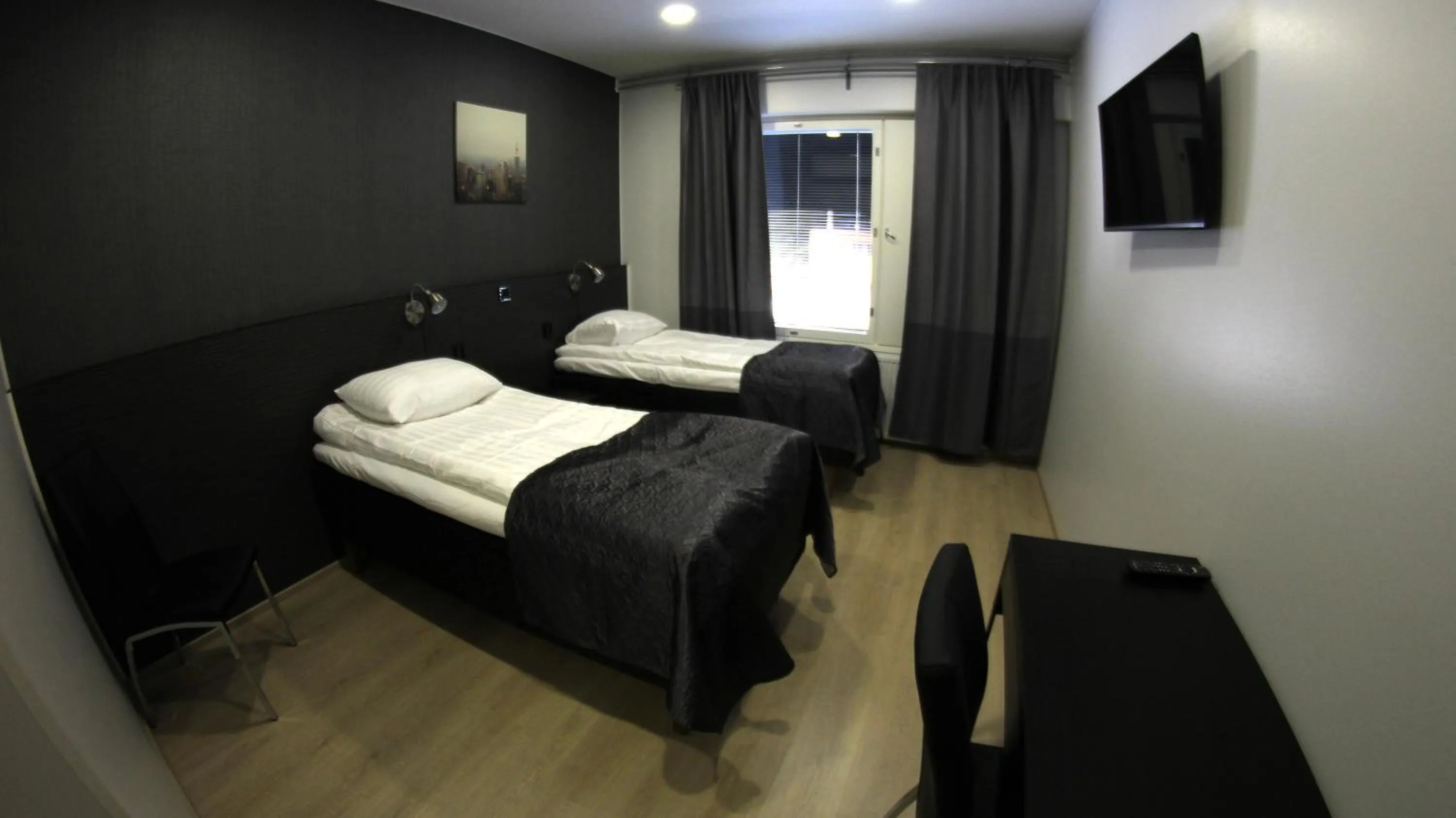 Photo of the whole room, Bed in Hotelli Marilyn