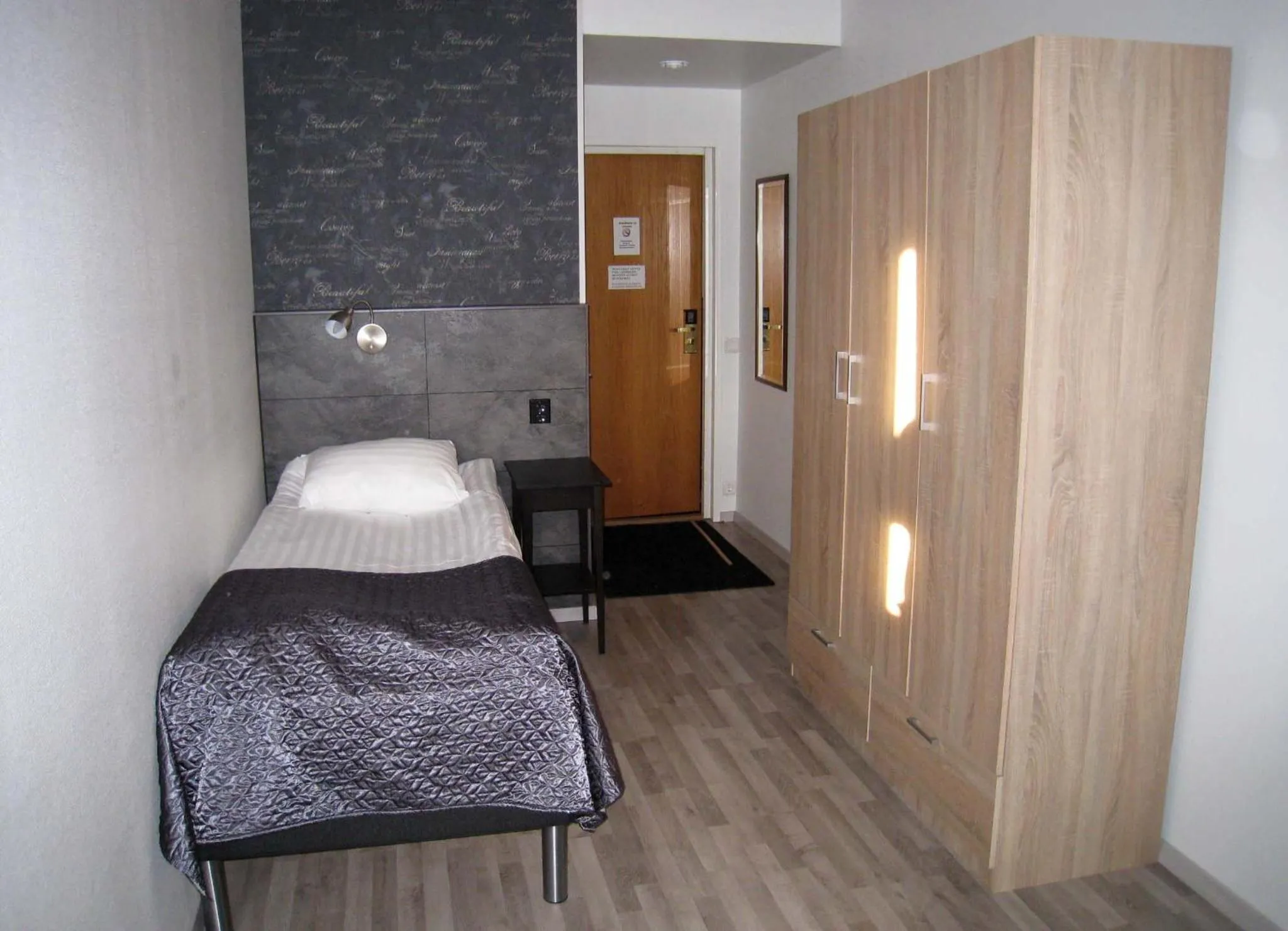 Photo of the whole room, Bed in Hotelli Marilyn