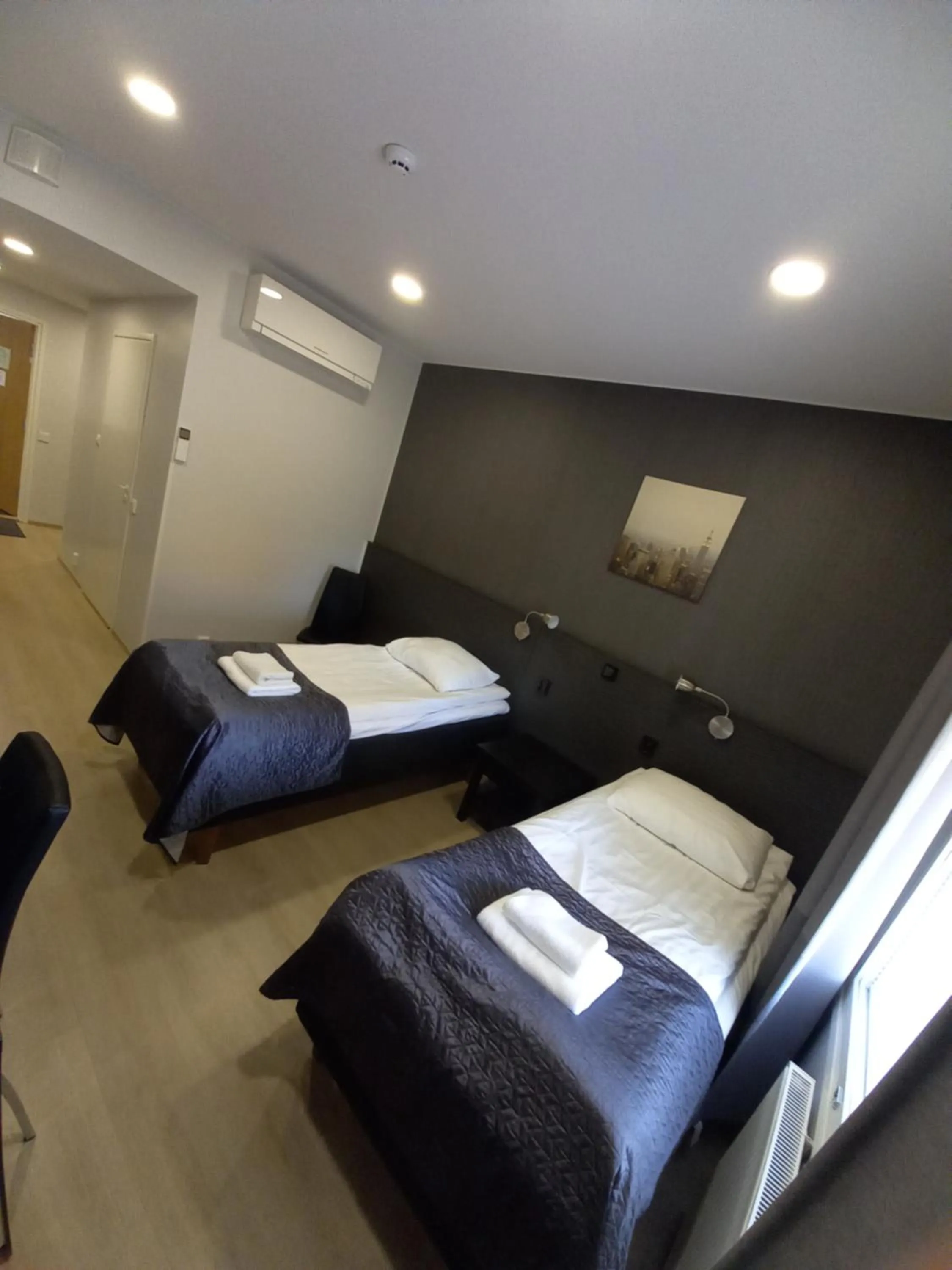 Kitchen or kitchenette, Bed in Hotelli Marilyn