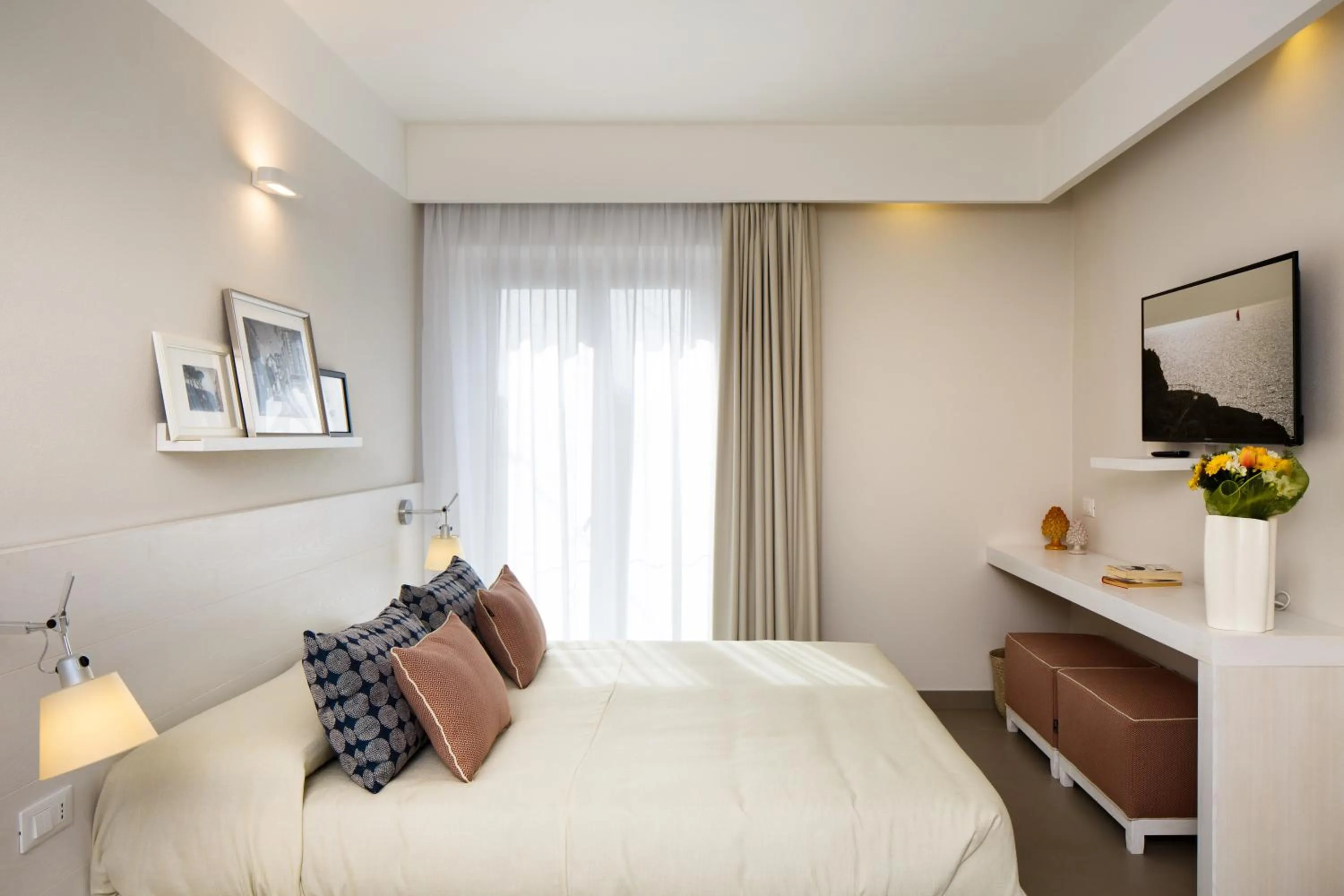 Photo of the whole room, Bed in MelRose Relais