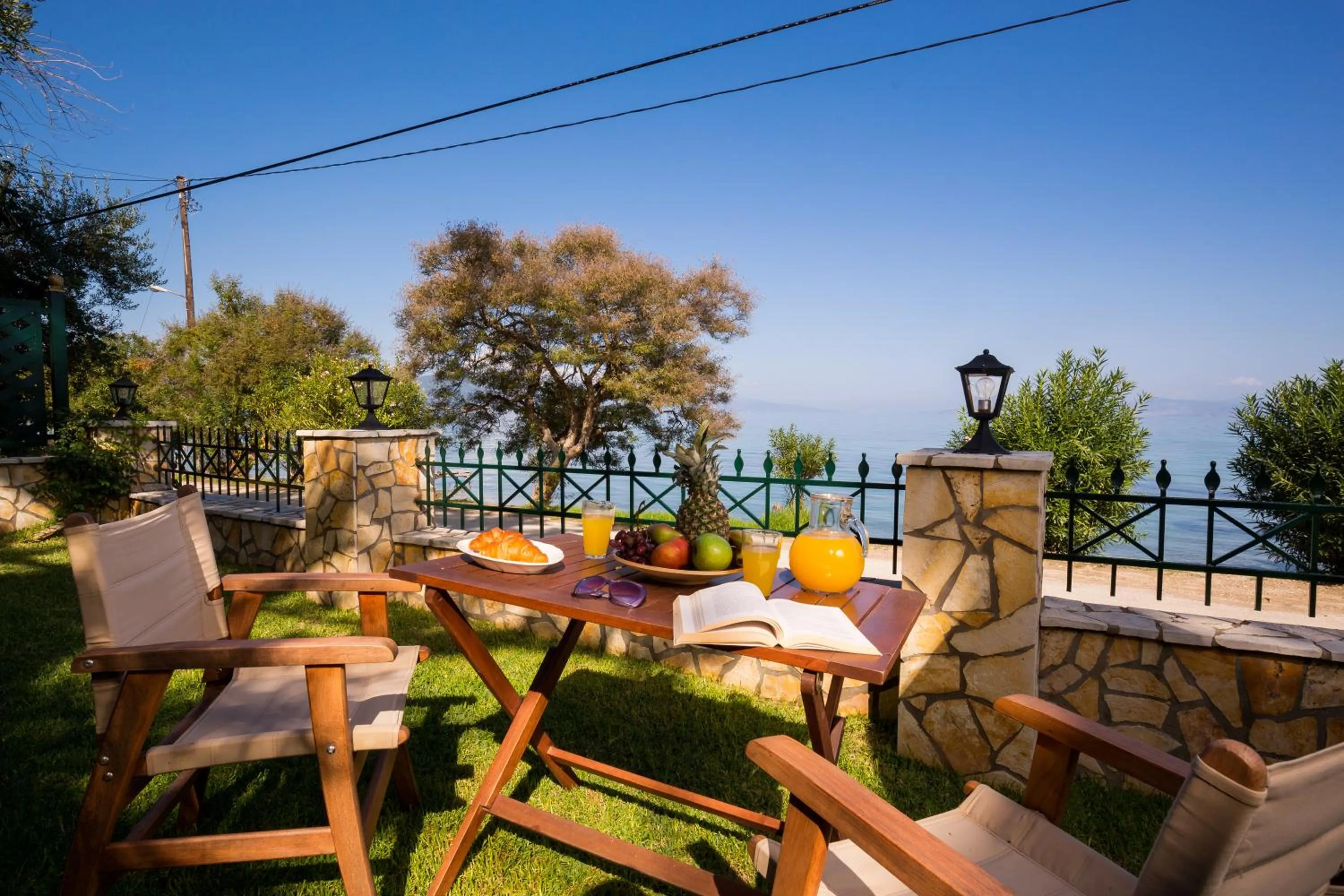 Garden in Anna Apartments Boukari