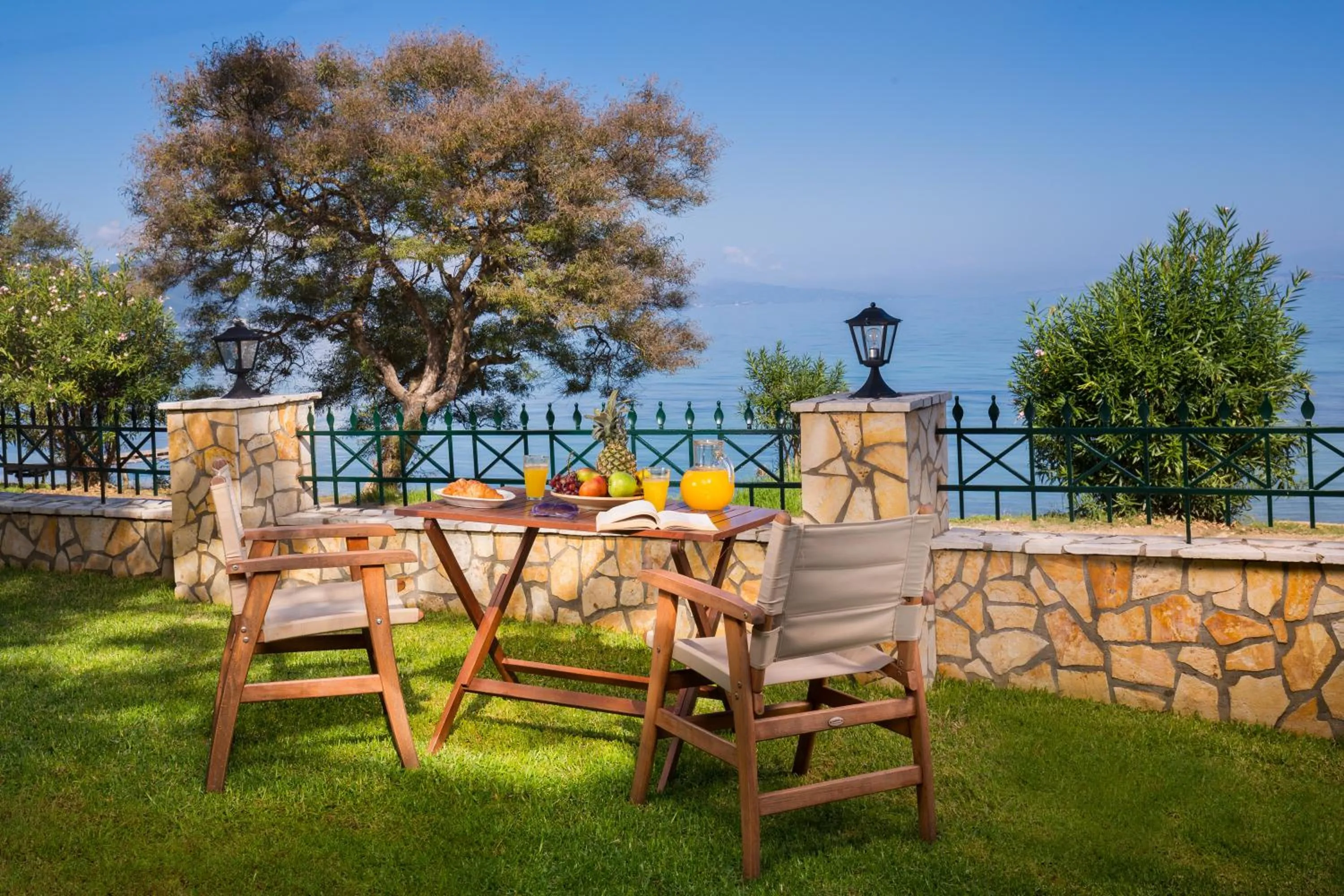 Garden in Anna Apartments Boukari