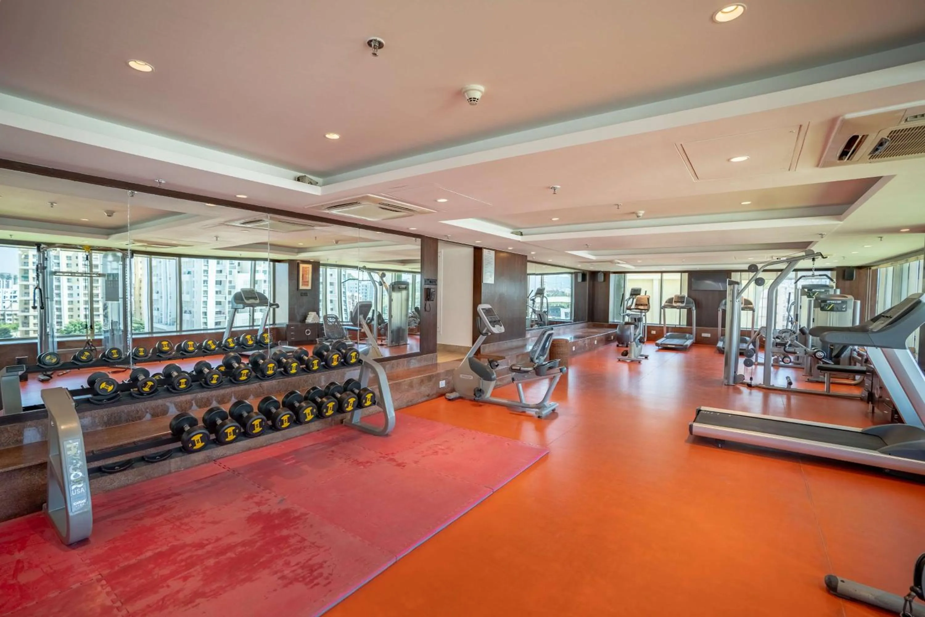 Fitness centre/facilities in Radisson Blu Pune Hinjawadi