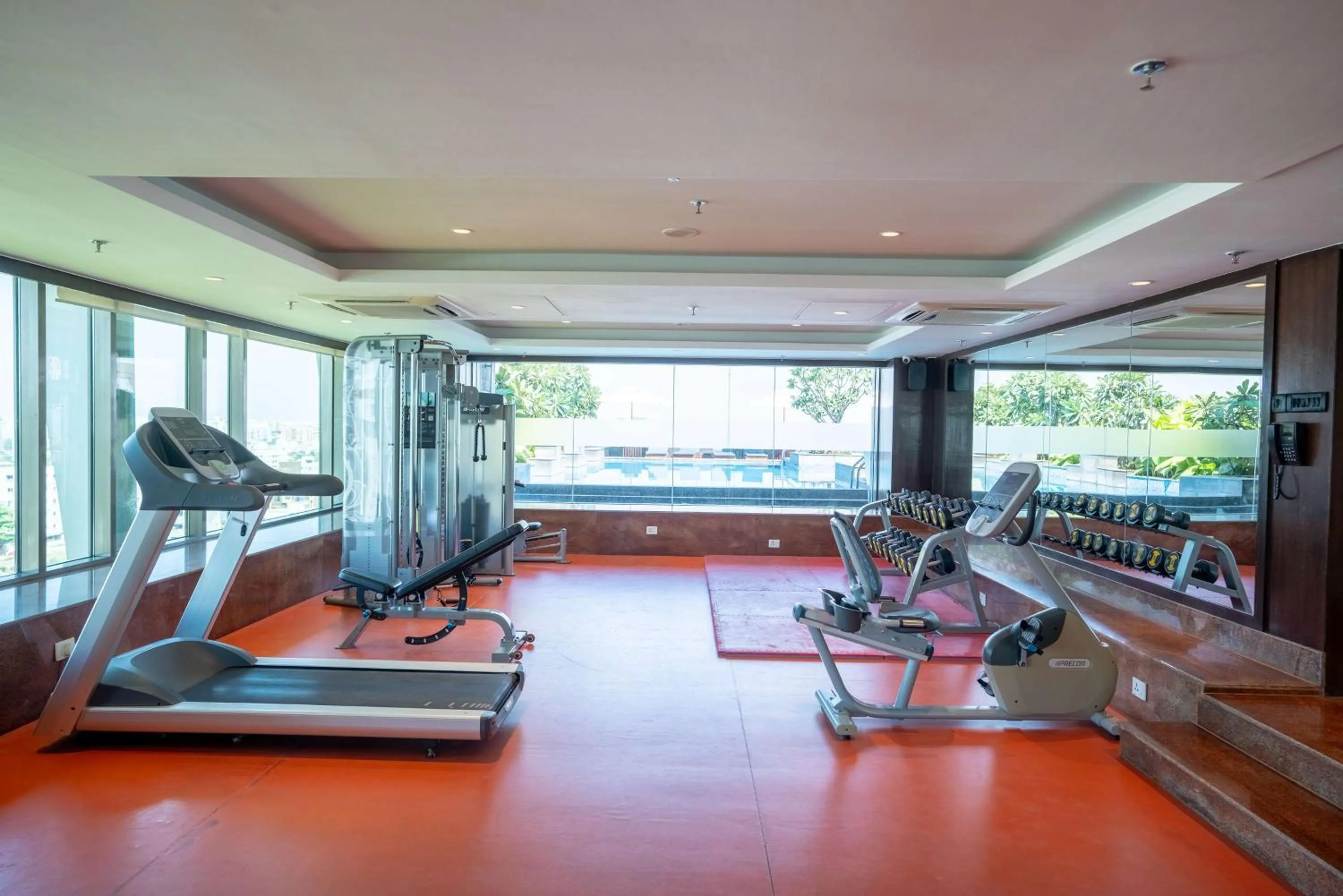 Fitness centre/facilities in Radisson Blu Pune Hinjawadi