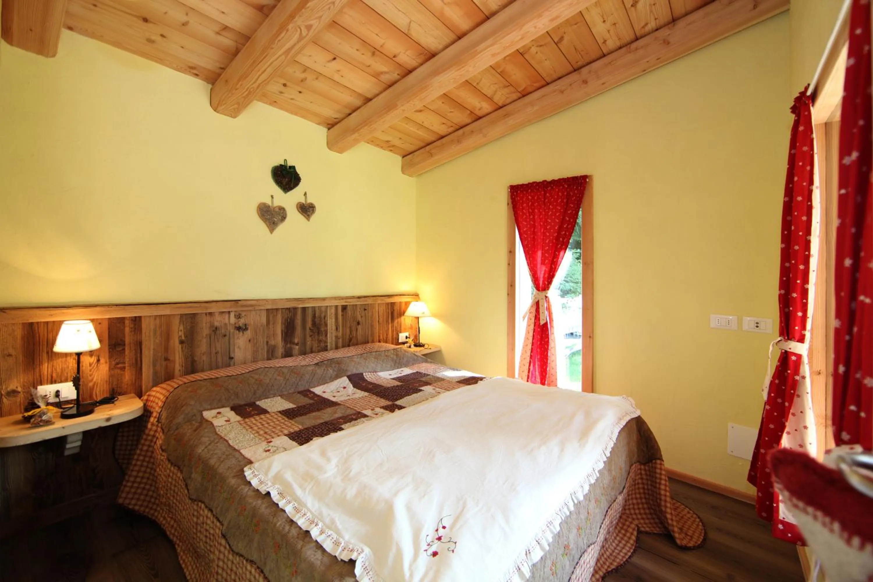 Bedroom, Bed in Club del Sole Val di Fiemme Easy Camping Village