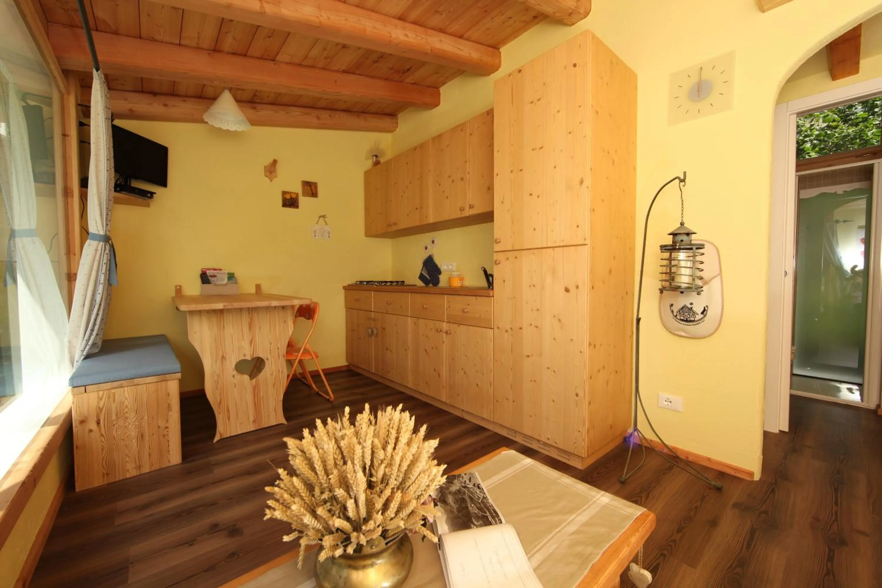 Kitchen or kitchenette in Club del Sole Val di Fiemme Easy Camping Village