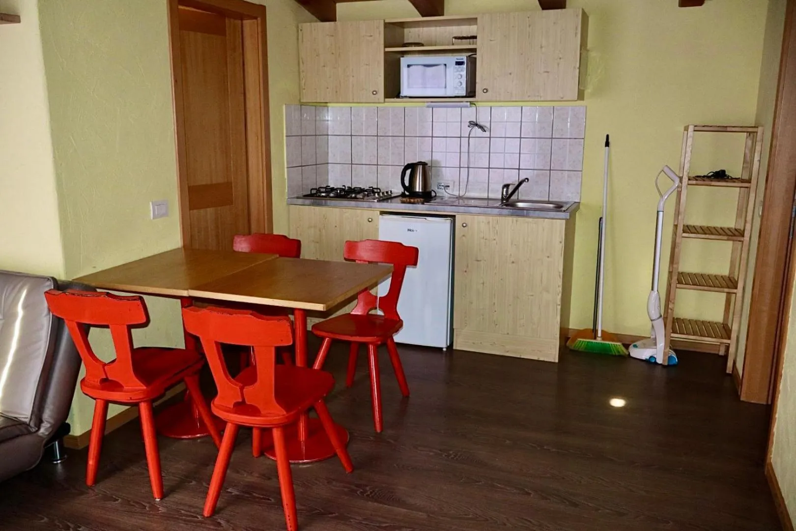 Kitchen or kitchenette in Club del Sole Val di Fiemme Easy Camping Village