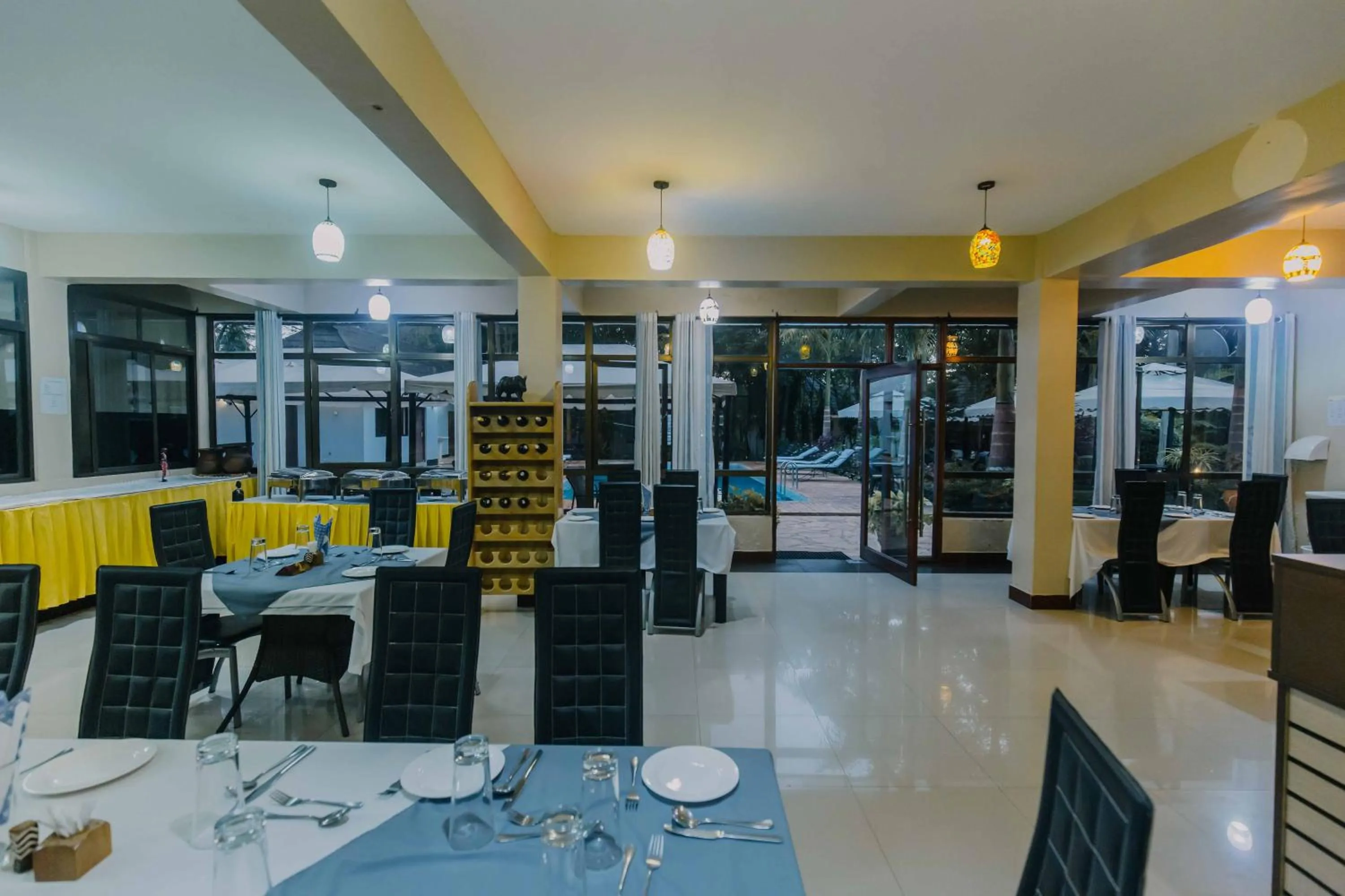 Restaurant/places to eat in Panama Garden Resort