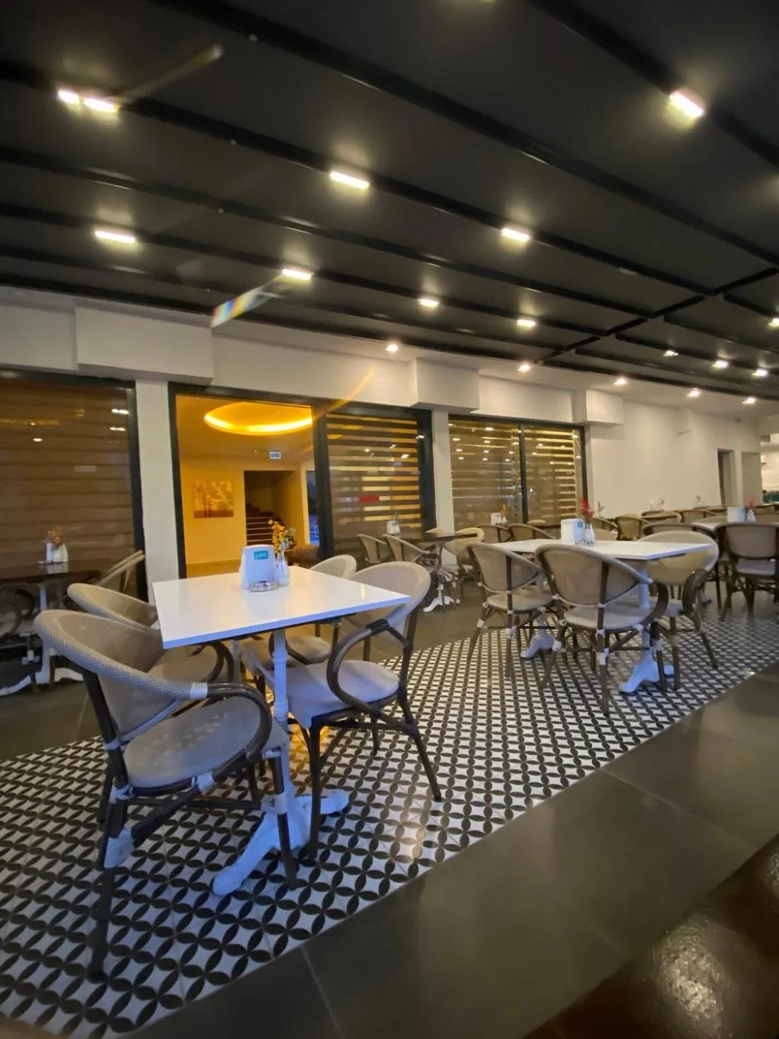 Restaurant/places to eat in Mert Seaside Hotel