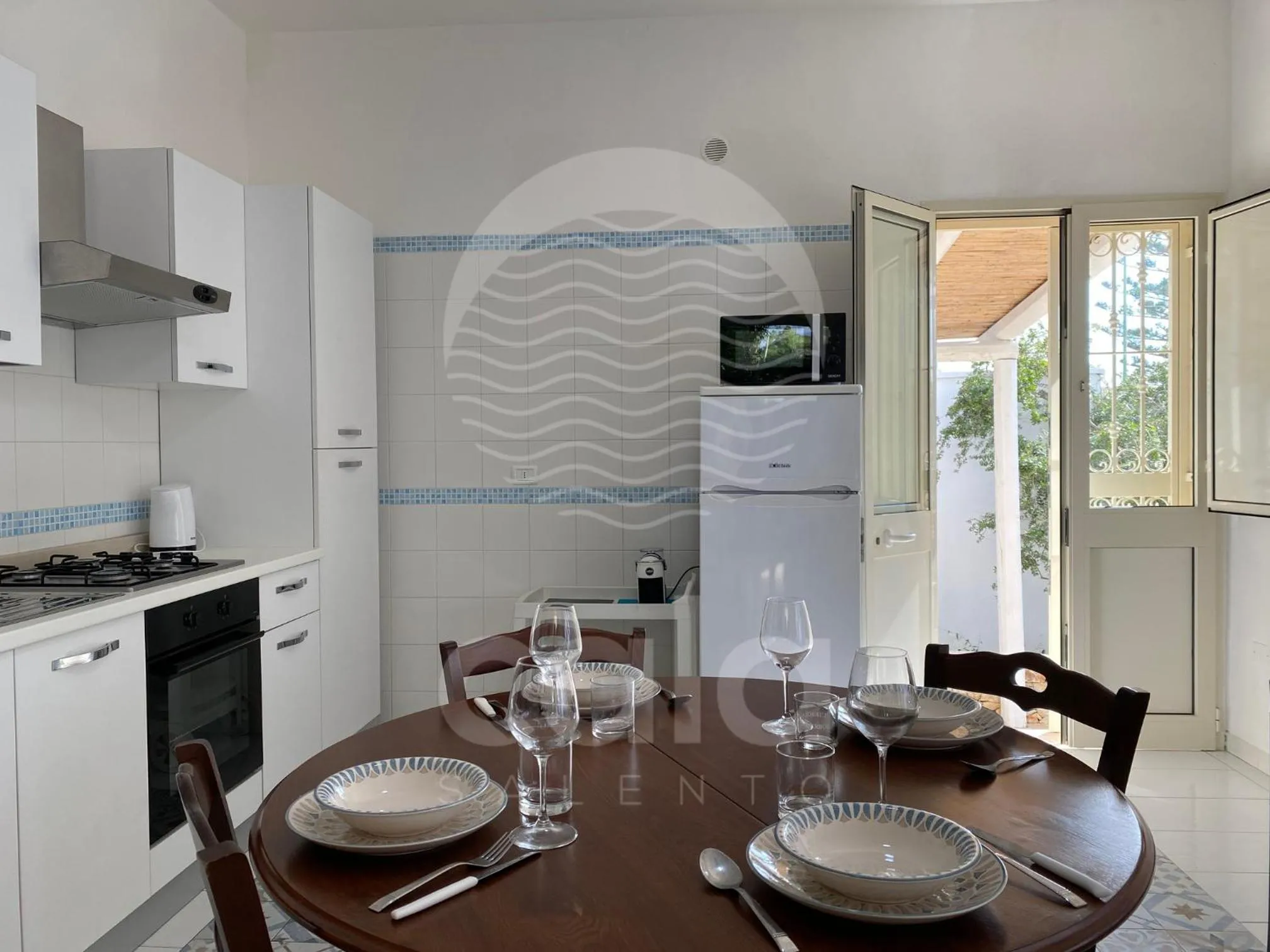 Kitchen or kitchenette in Villa Teresa - giardino privato By Cala Salento