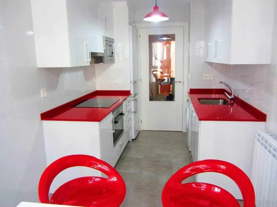 Kitchen or kitchenette in Telmo's Home con PARKING -Sirimiri Apartments-