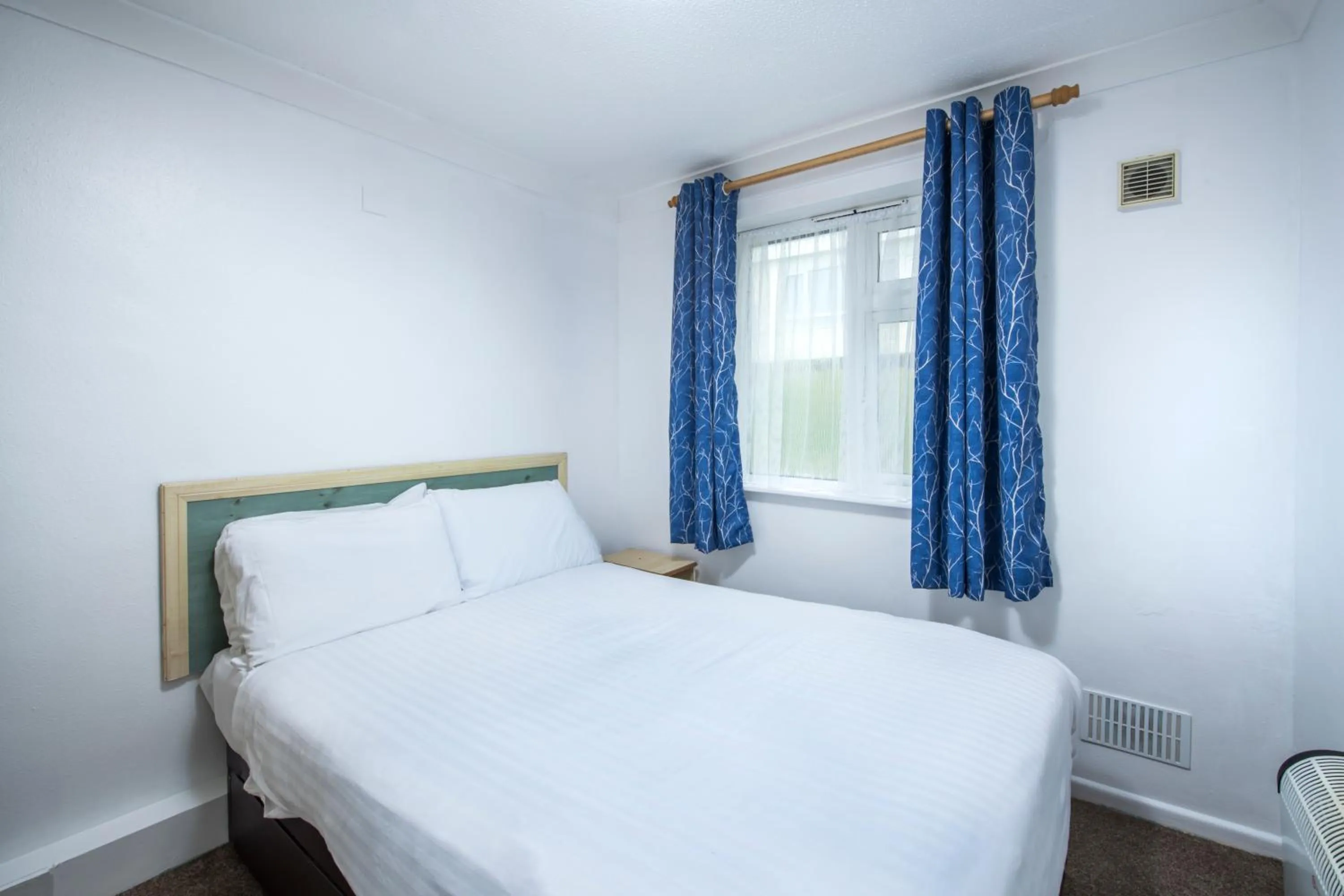 Bedroom, Bed in South Bay Holiday Park