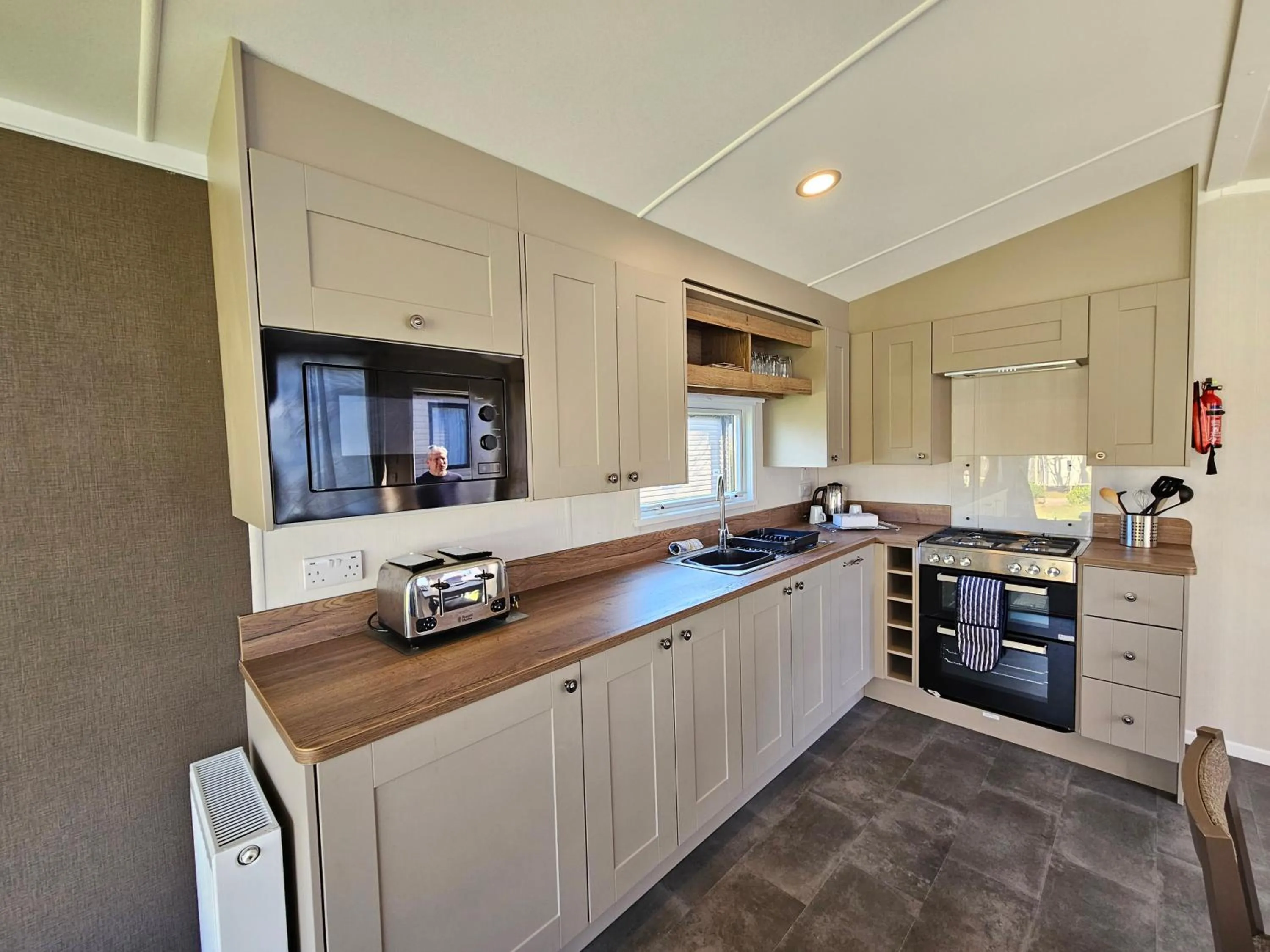 Kitchen or kitchenette in South Bay Holiday Park