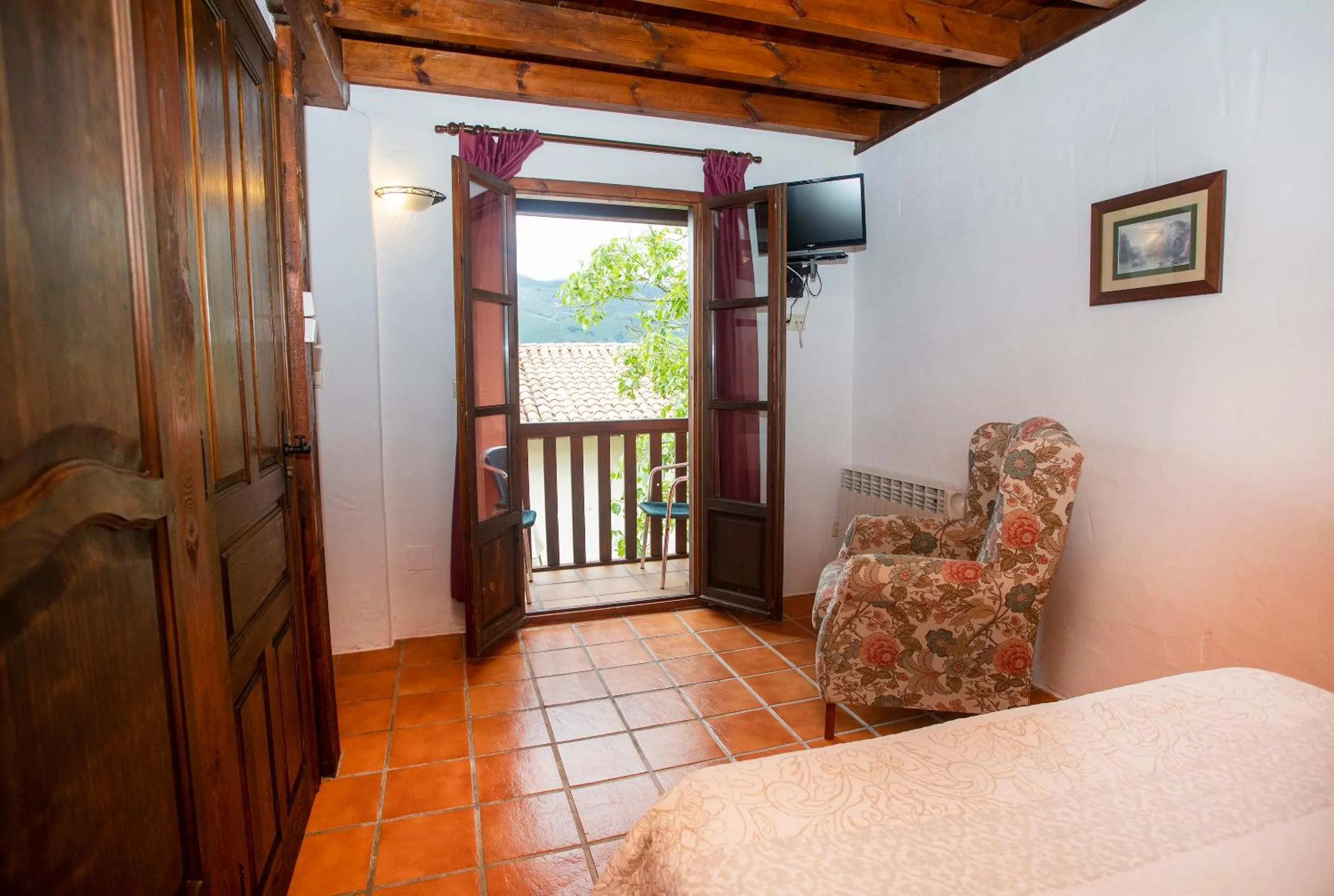 Seating area, Bed in Hotel Rural Valleoscuru