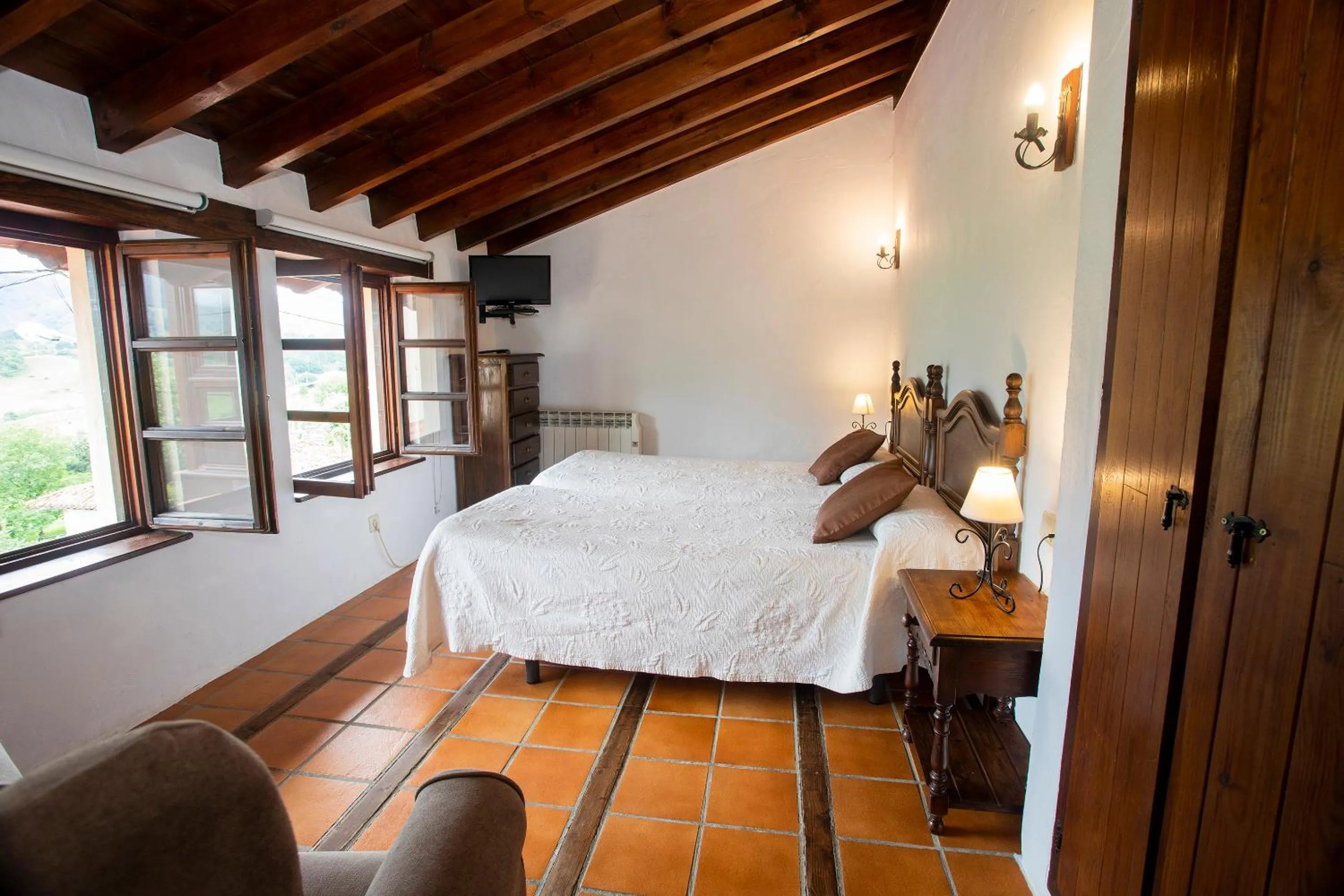 Photo of the whole room, Bed in Hotel Rural Valleoscuru