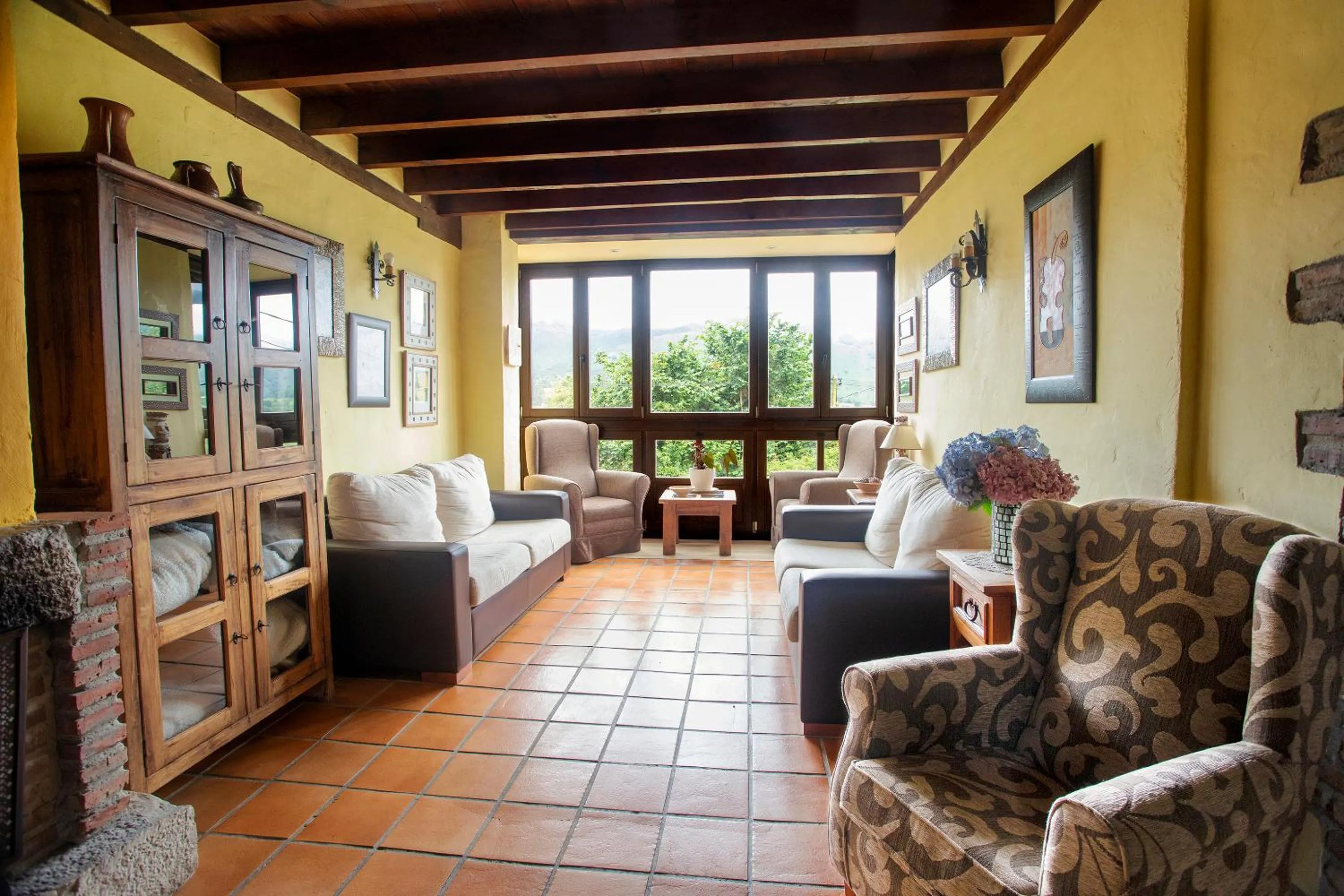 Living room in Hotel Rural Valleoscuru