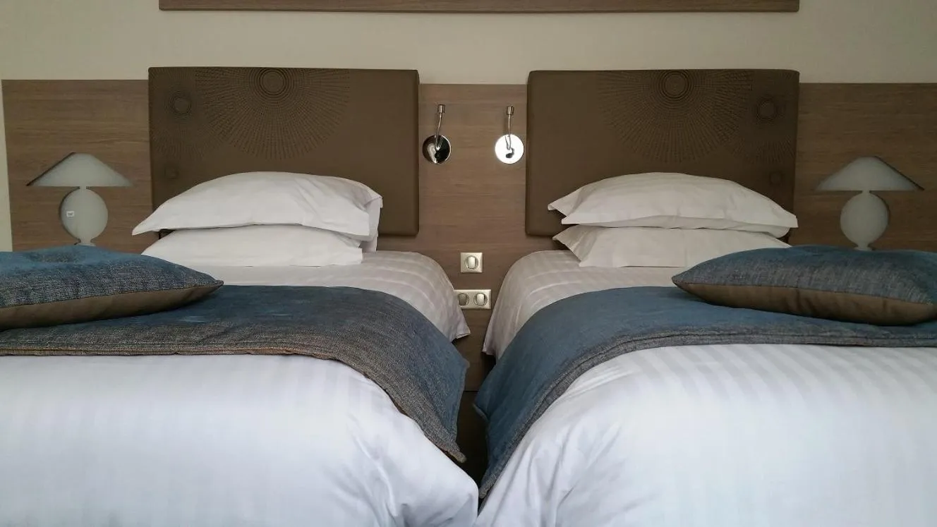 Bed in Brit Hotel de Grignan Vichy