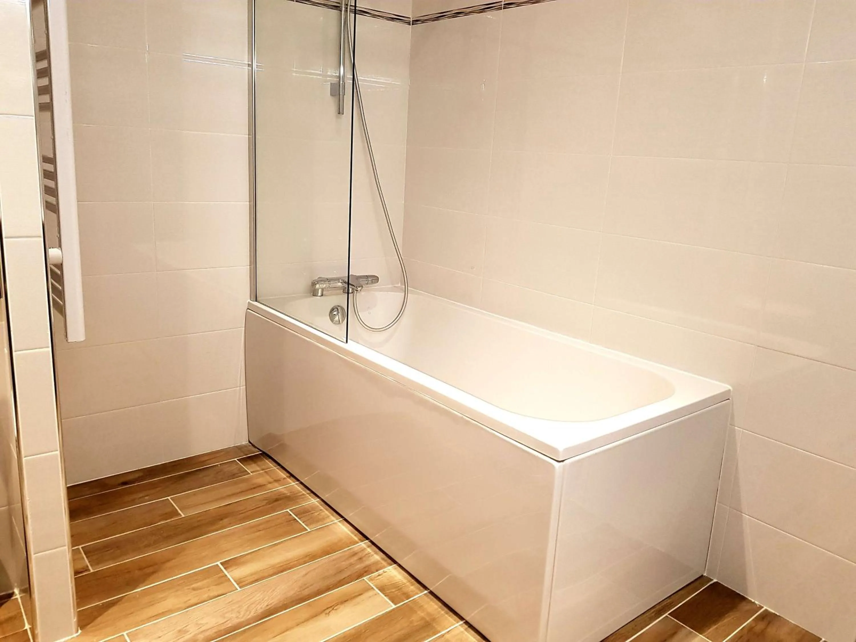 Bathroom in Brit Hotel de Grignan Vichy