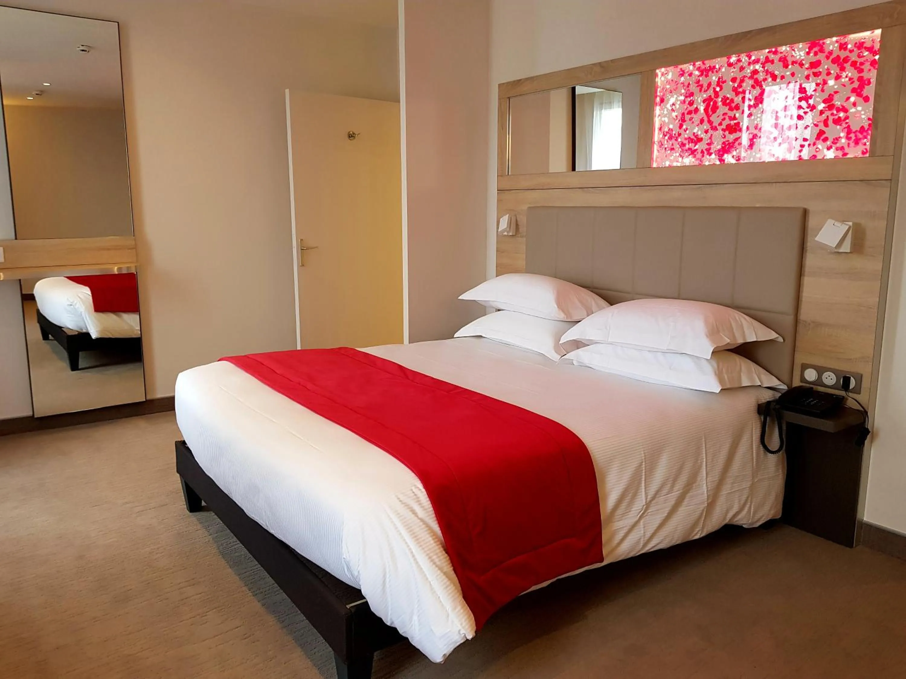 Bedroom, Bed in Brit Hotel de Grignan Vichy