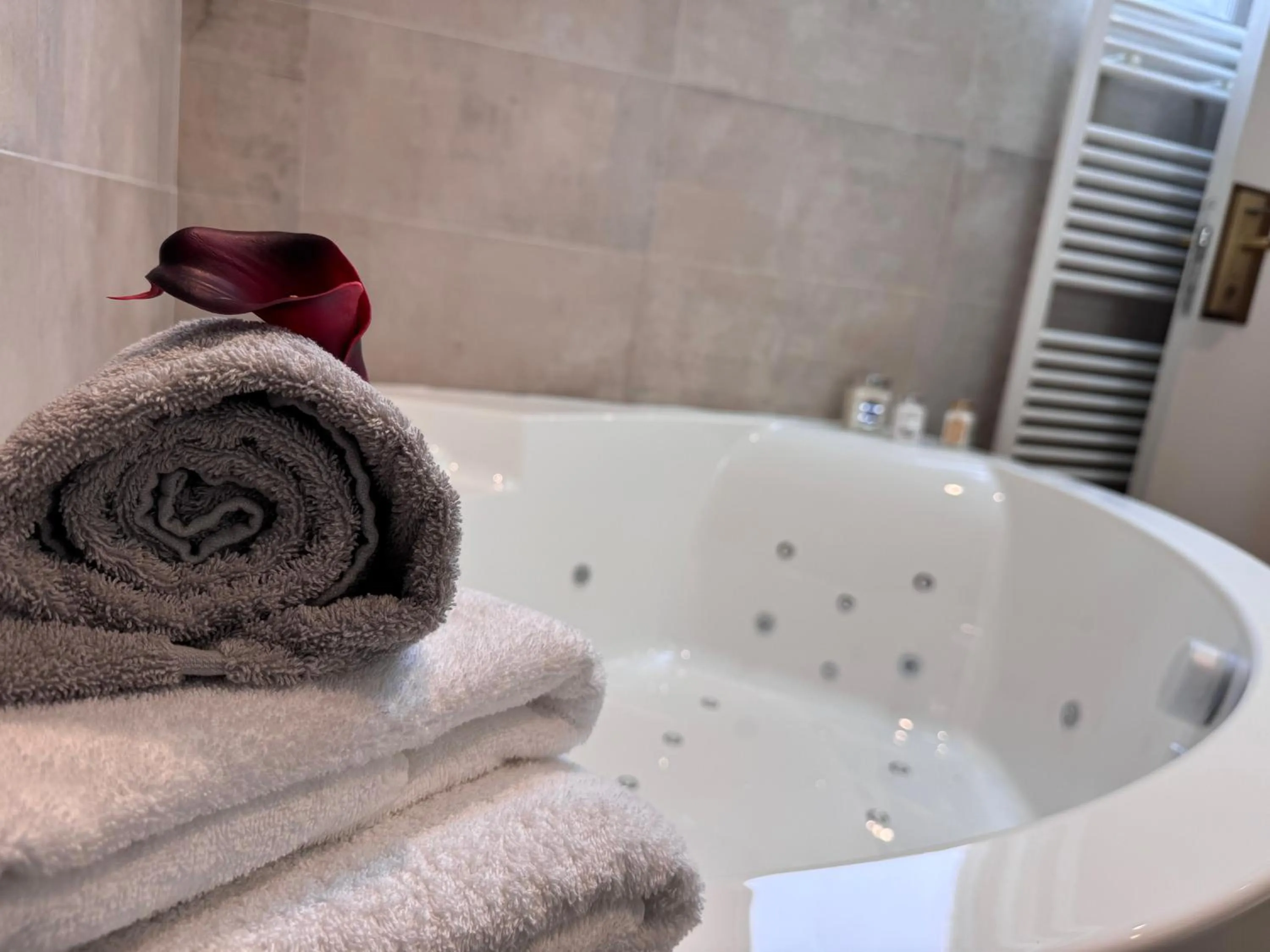 Bathroom in Brit Hotel de Grignan Vichy