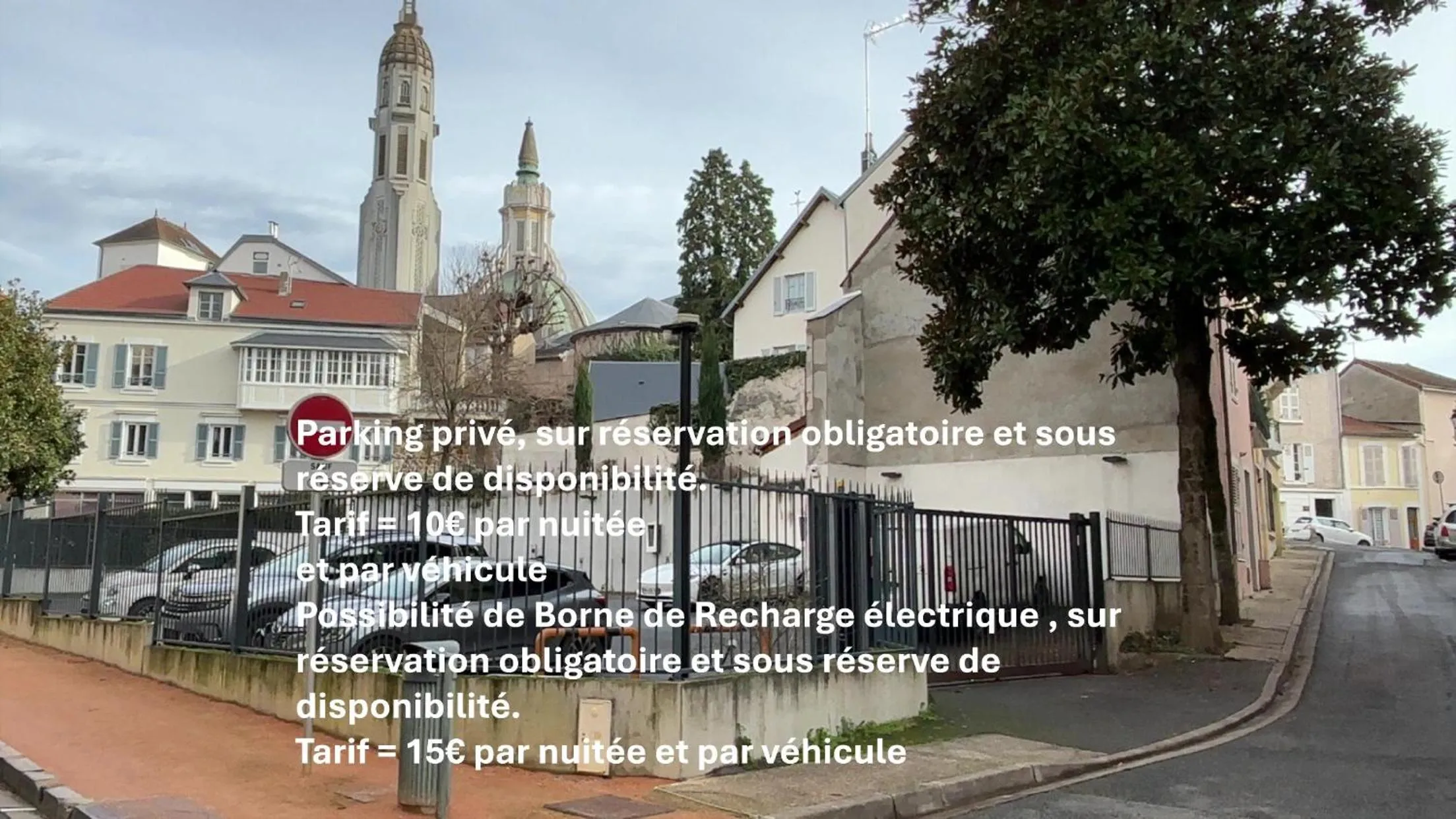 Parking in Brit Hotel de Grignan Vichy