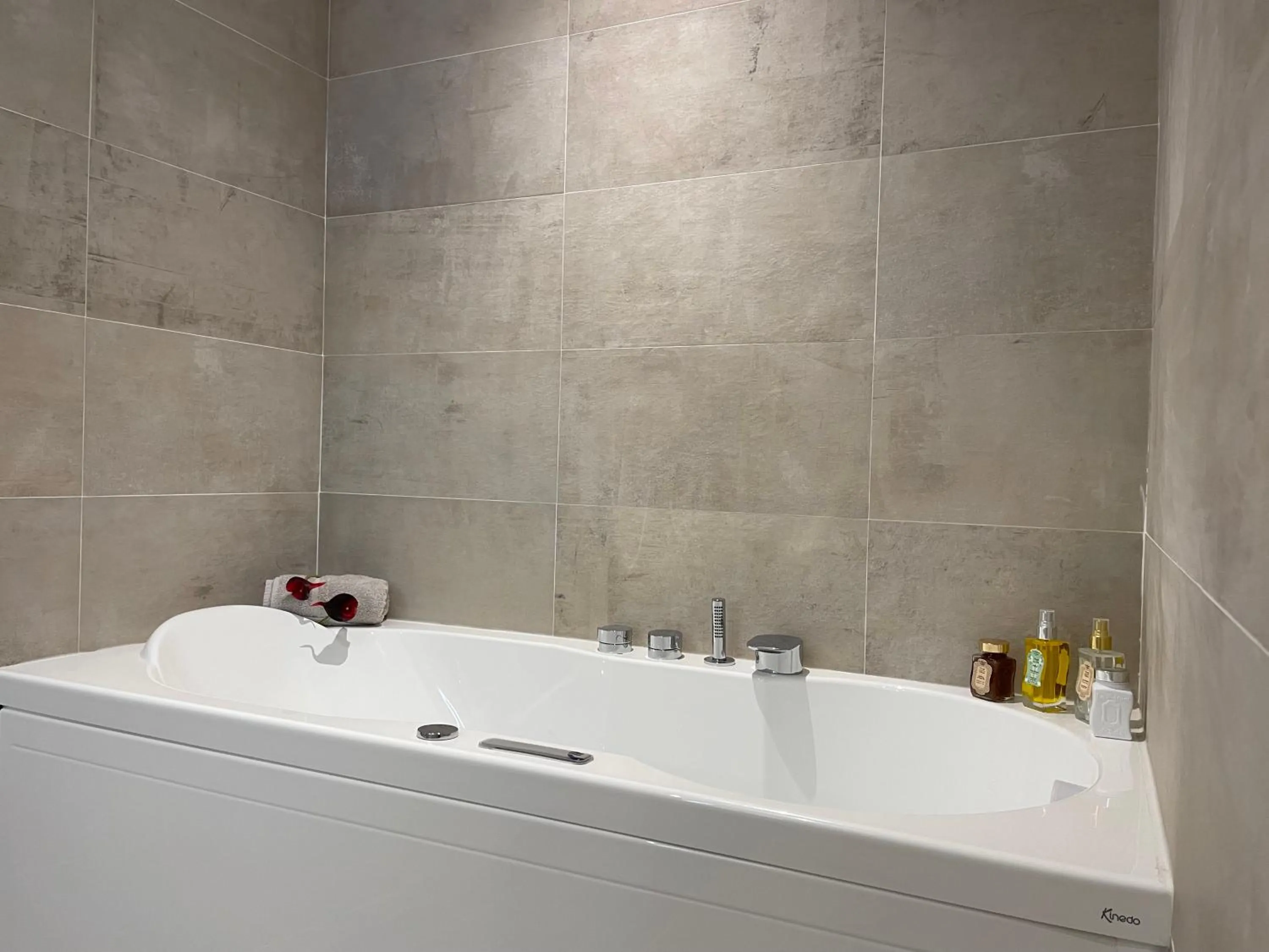 Bathroom in Brit Hotel de Grignan Vichy