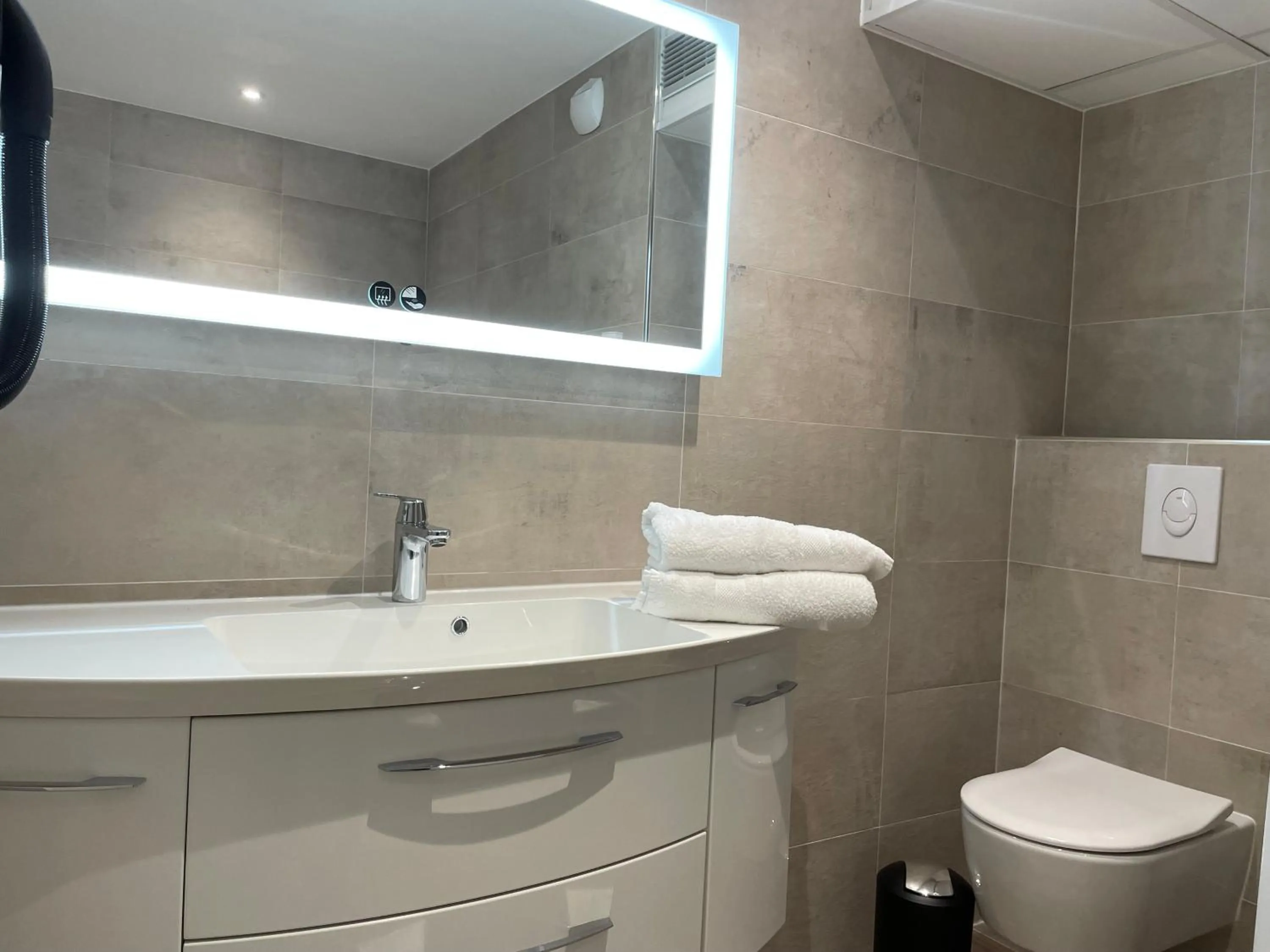 Bathroom in Brit Hotel de Grignan Vichy