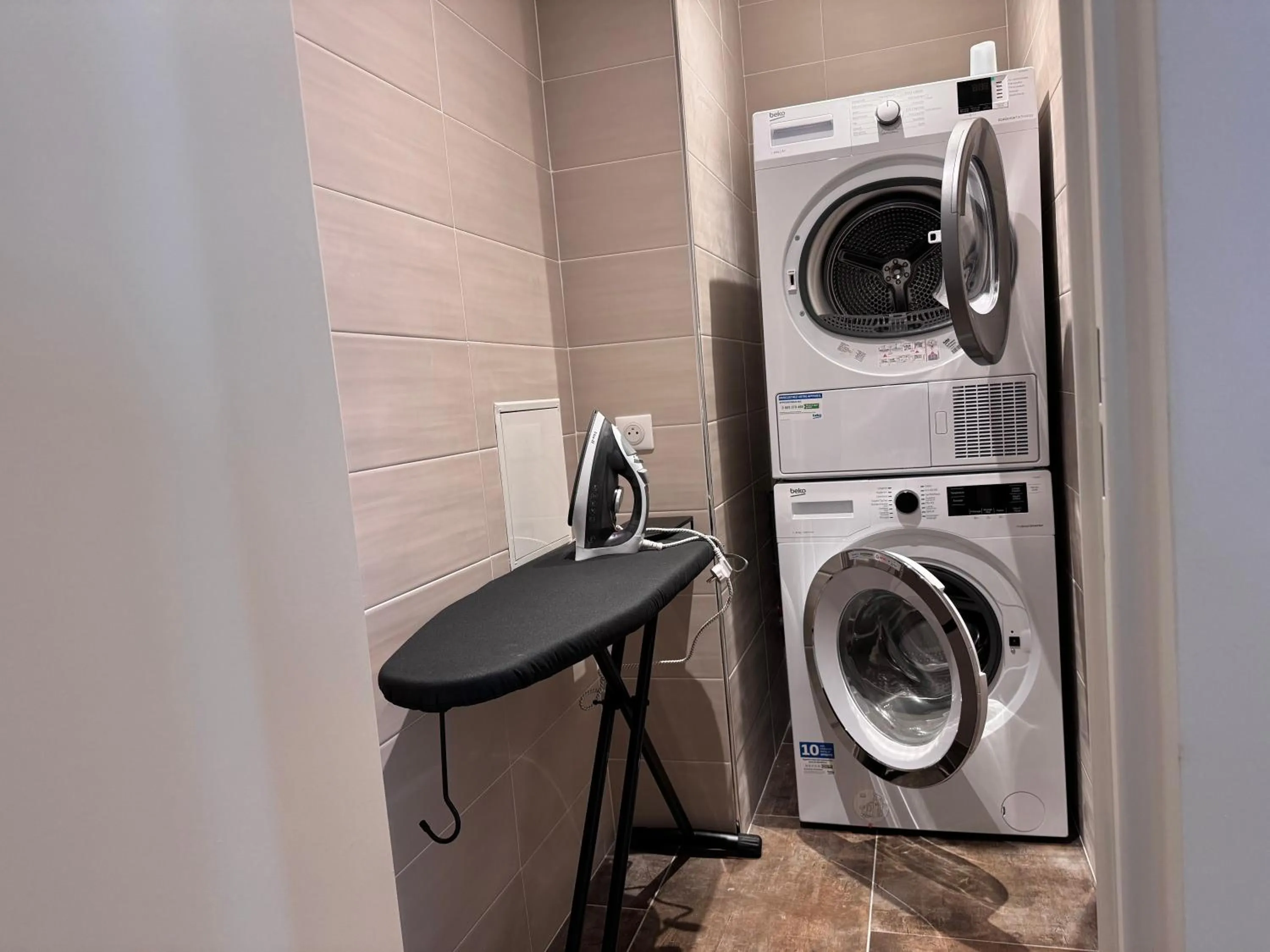 washing machine in Brit Hotel de Grignan Vichy