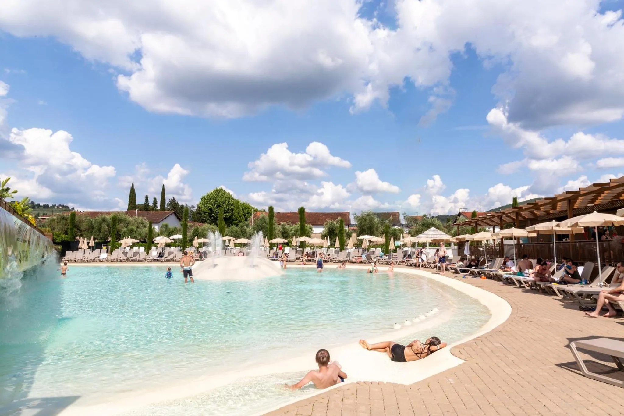 Swimming pool in hu Firenze Camping in Town