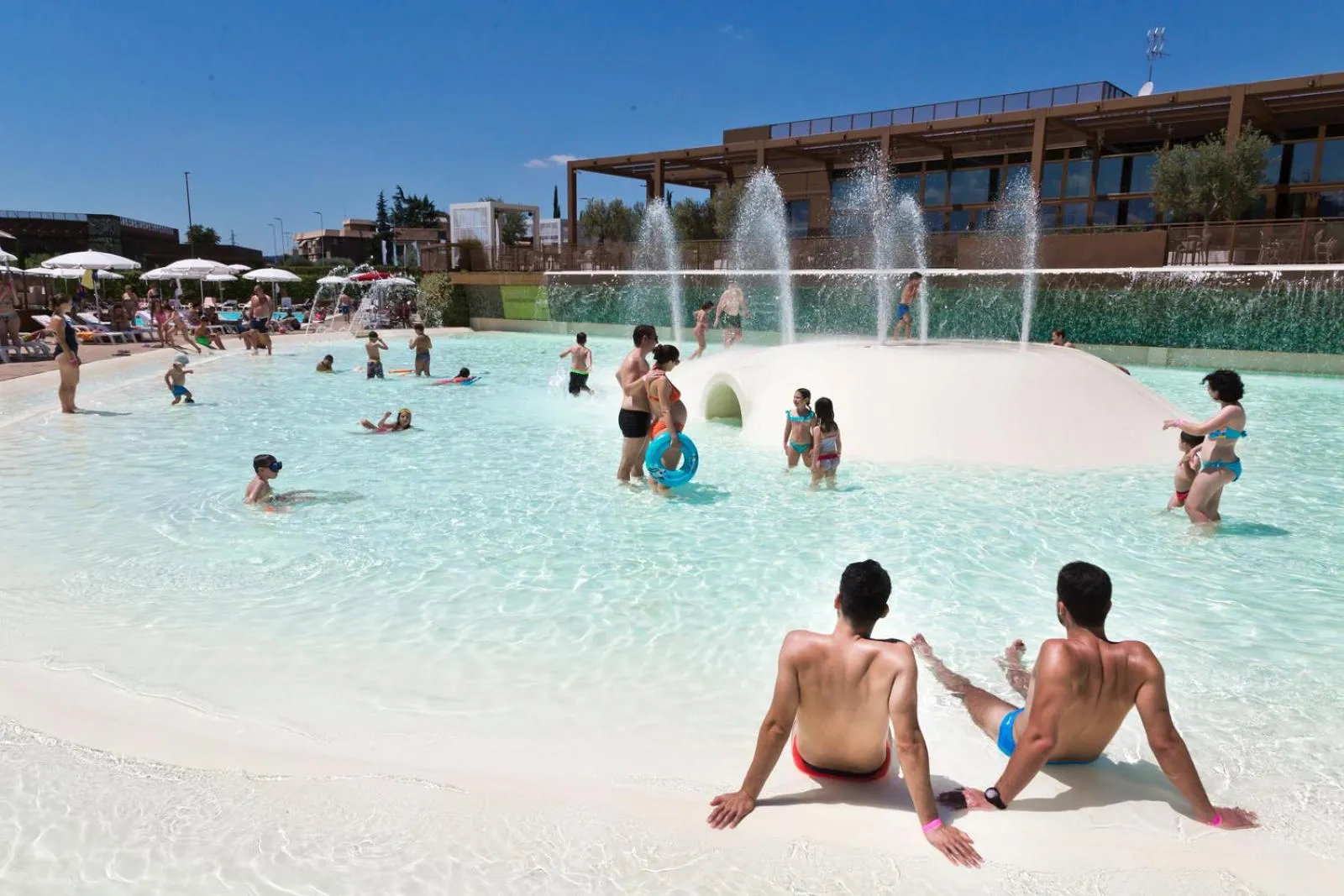 Swimming pool in hu Firenze Camping in Town