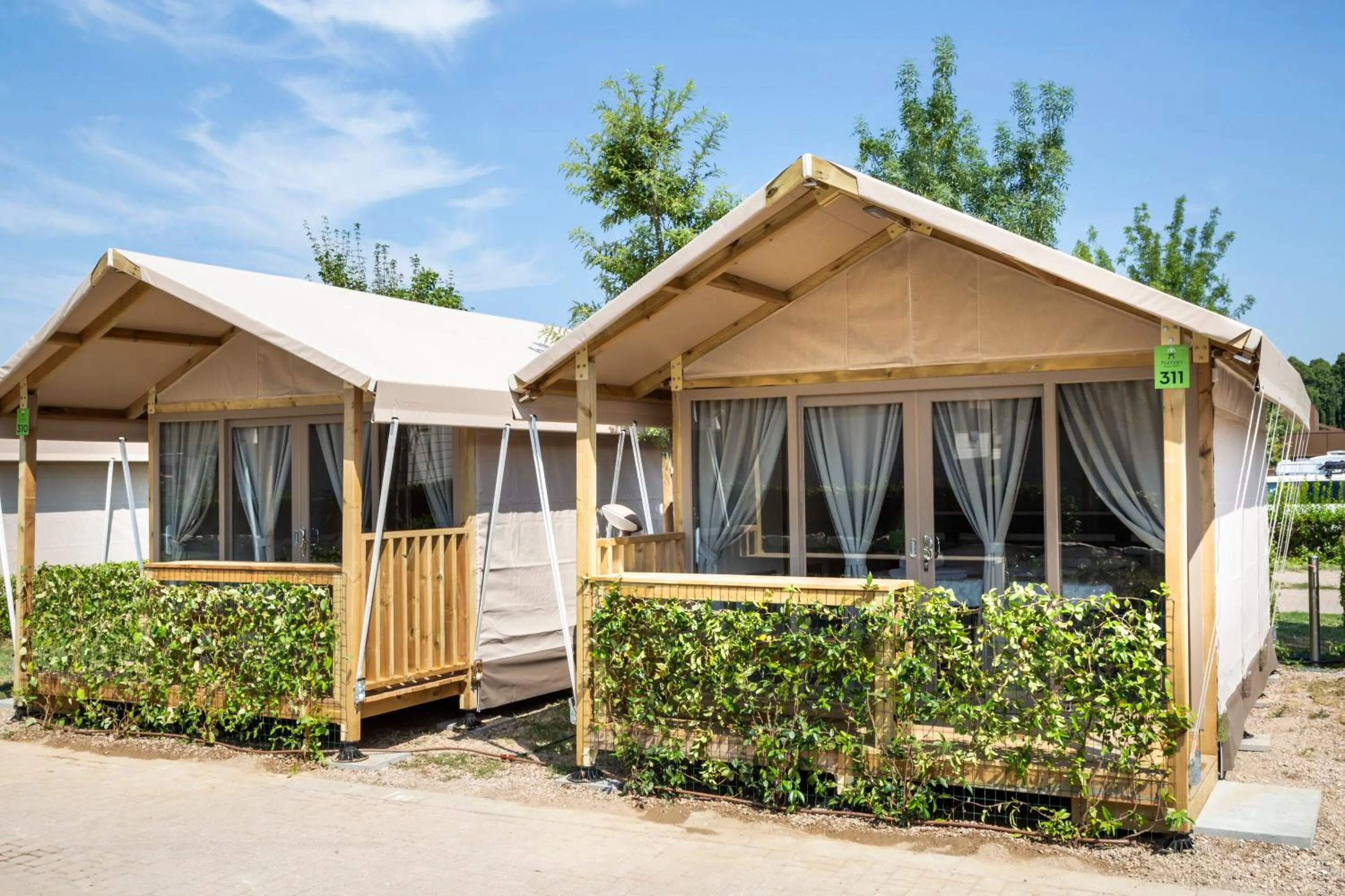 Property building in hu Firenze Camping in Town