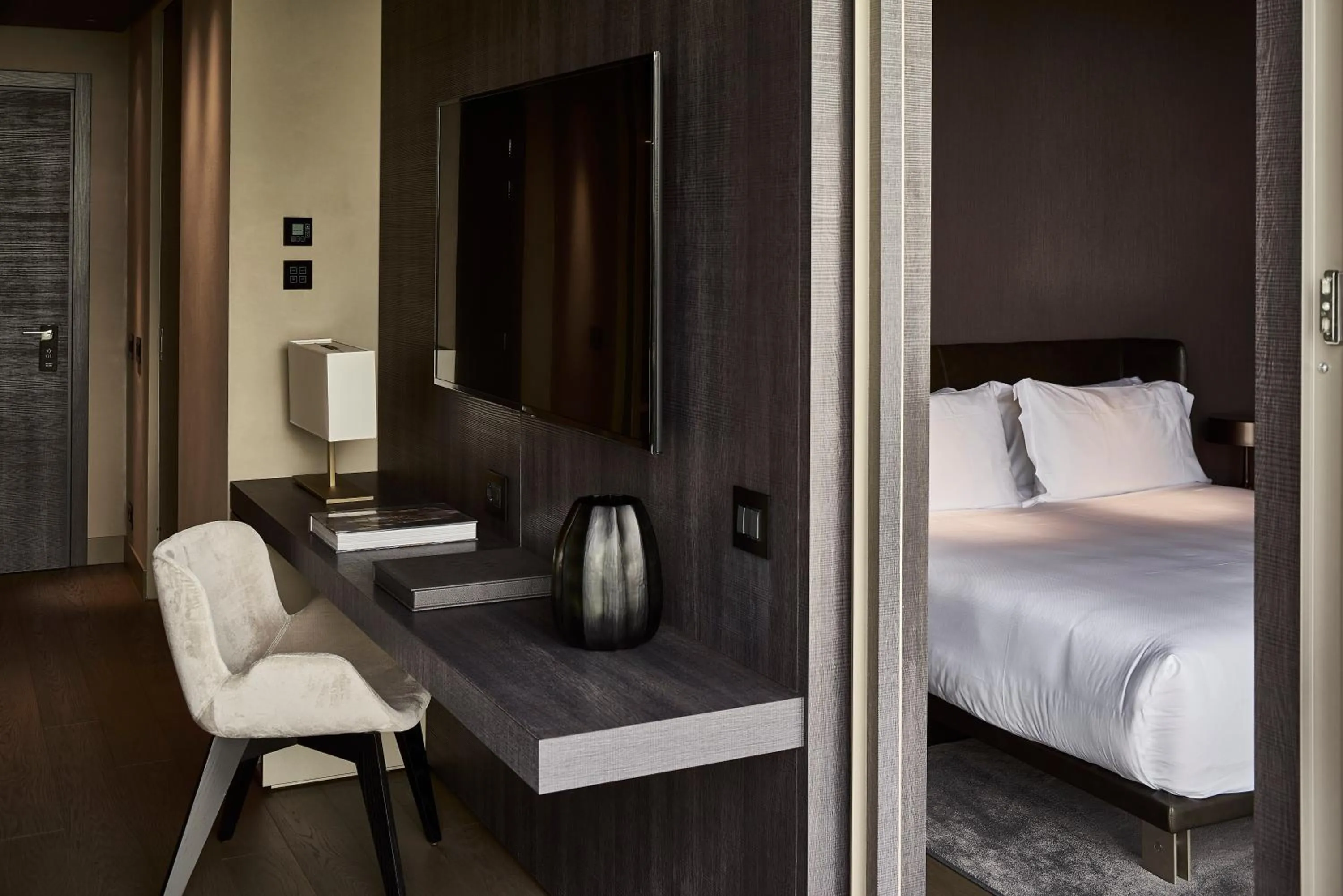 TV and multimedia, Bed in Hotel VIU Milan, a Member of Design Hotels