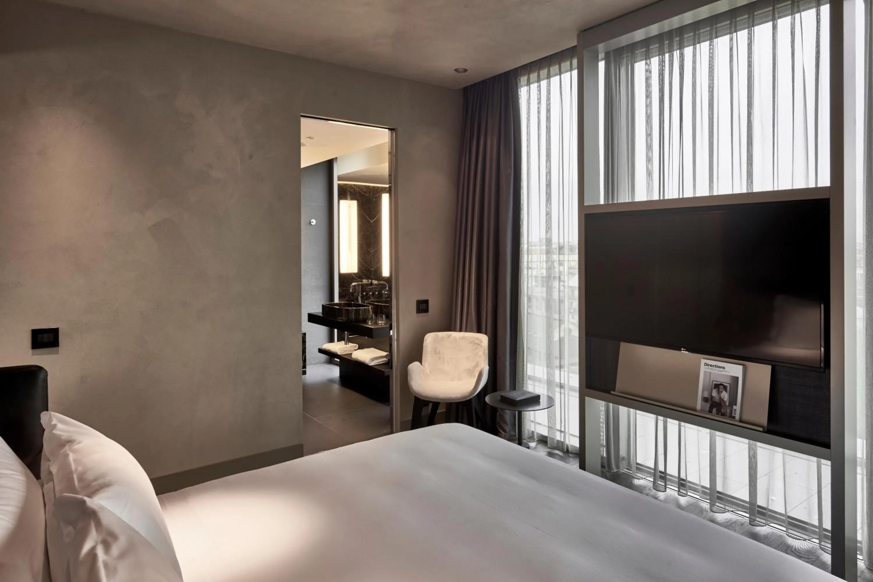 Balcony/Terrace, Bed in Hotel VIU Milan, a Member of Design Hotels