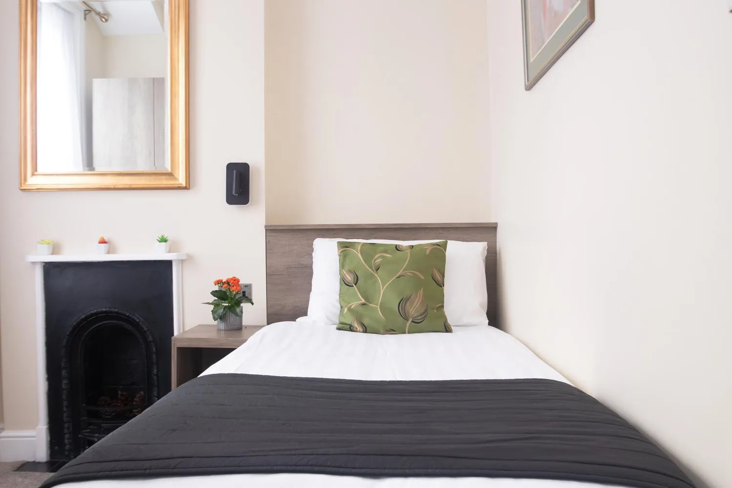 Bed in Kensington Gardens Hotel