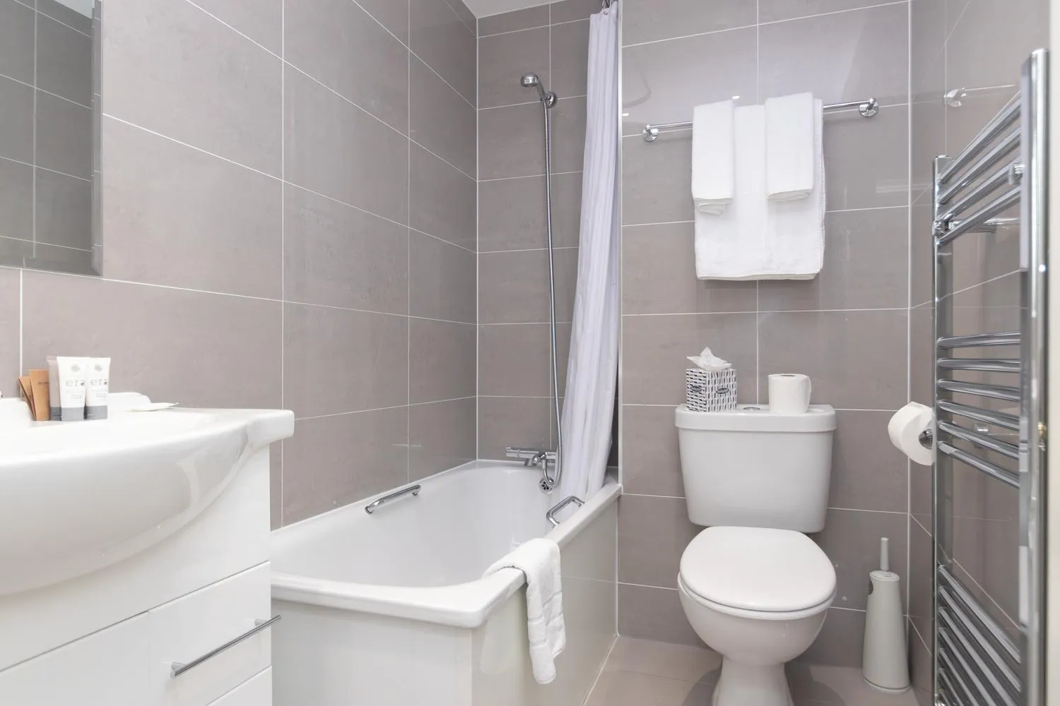 Toilet in Kensington Gardens Hotel