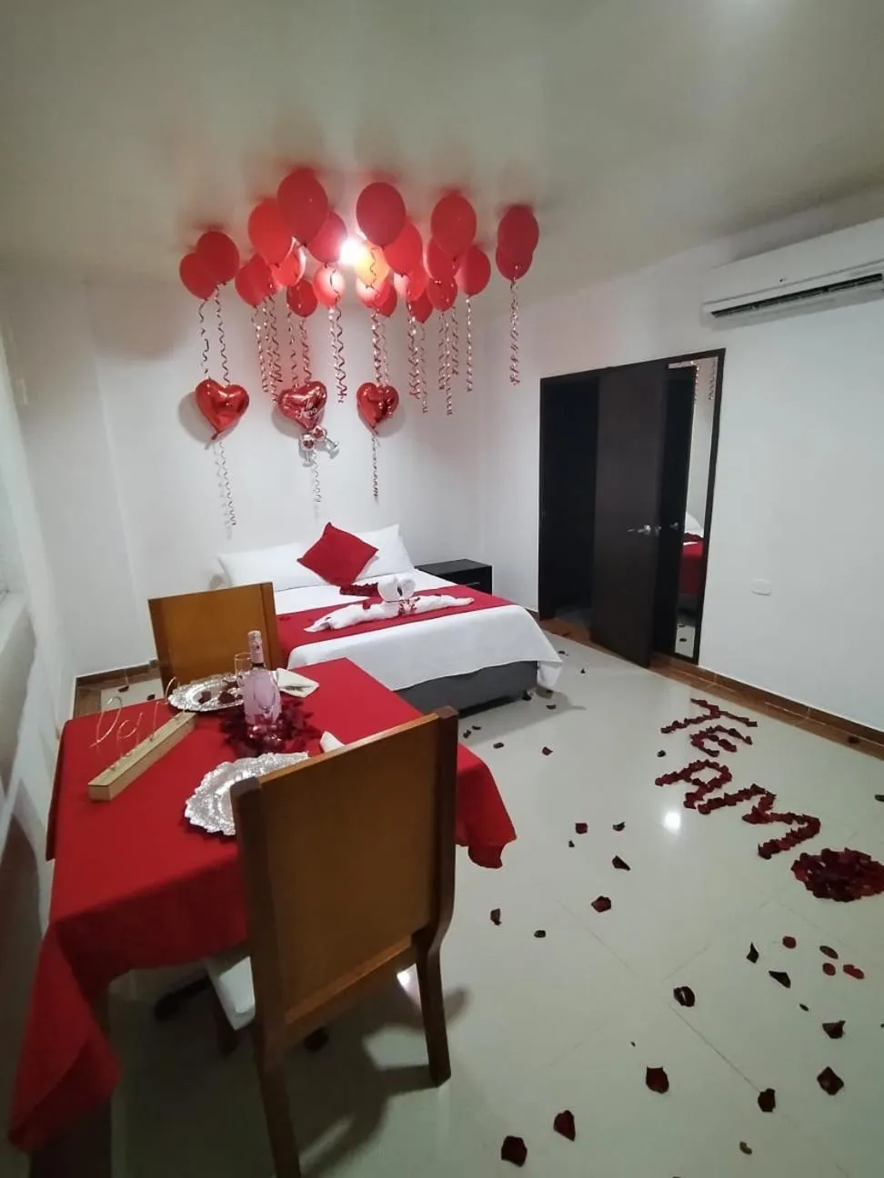 room service, Bed in Hotel El Bosque Valledupar