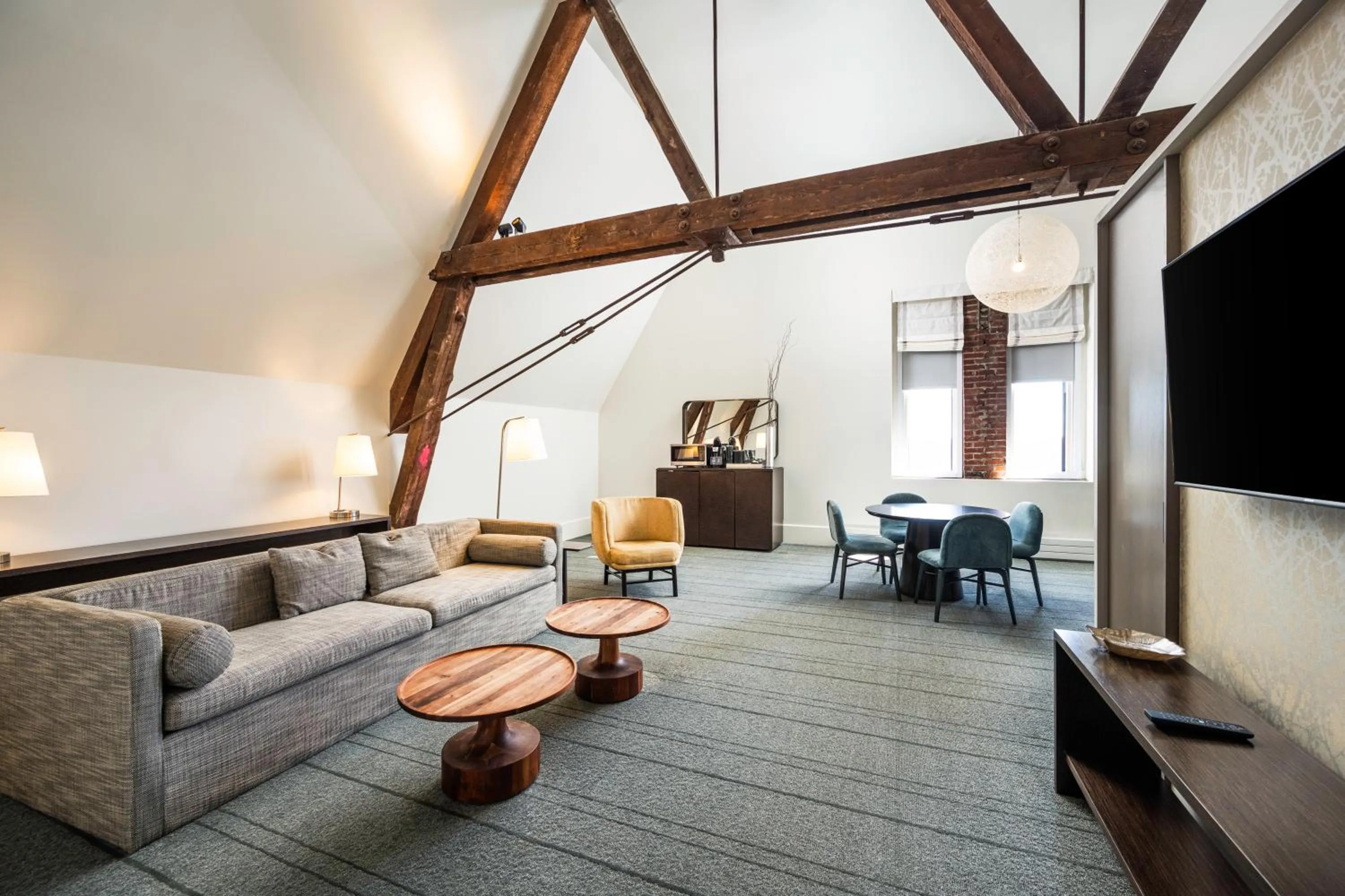 TV and multimedia in The Richardson Hotel