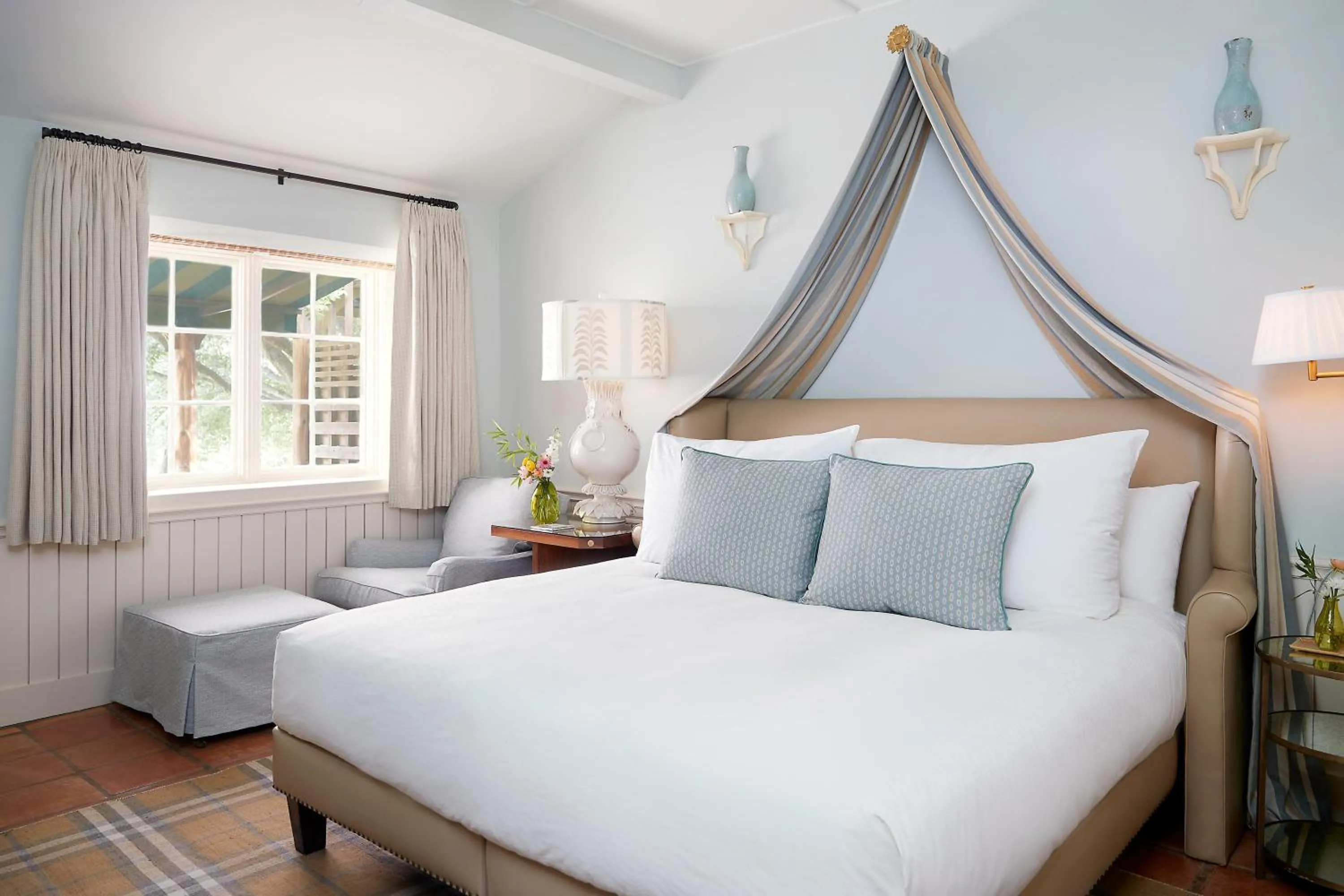 Photo of the whole room, Bed in Lake Austin Spa Resort - All Inclusive