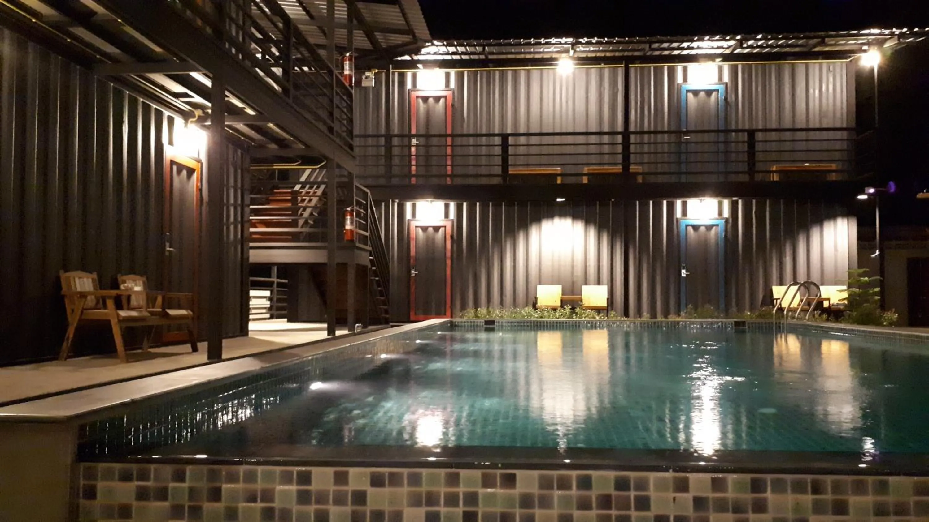 Swimming pool in Na-tub Hostel