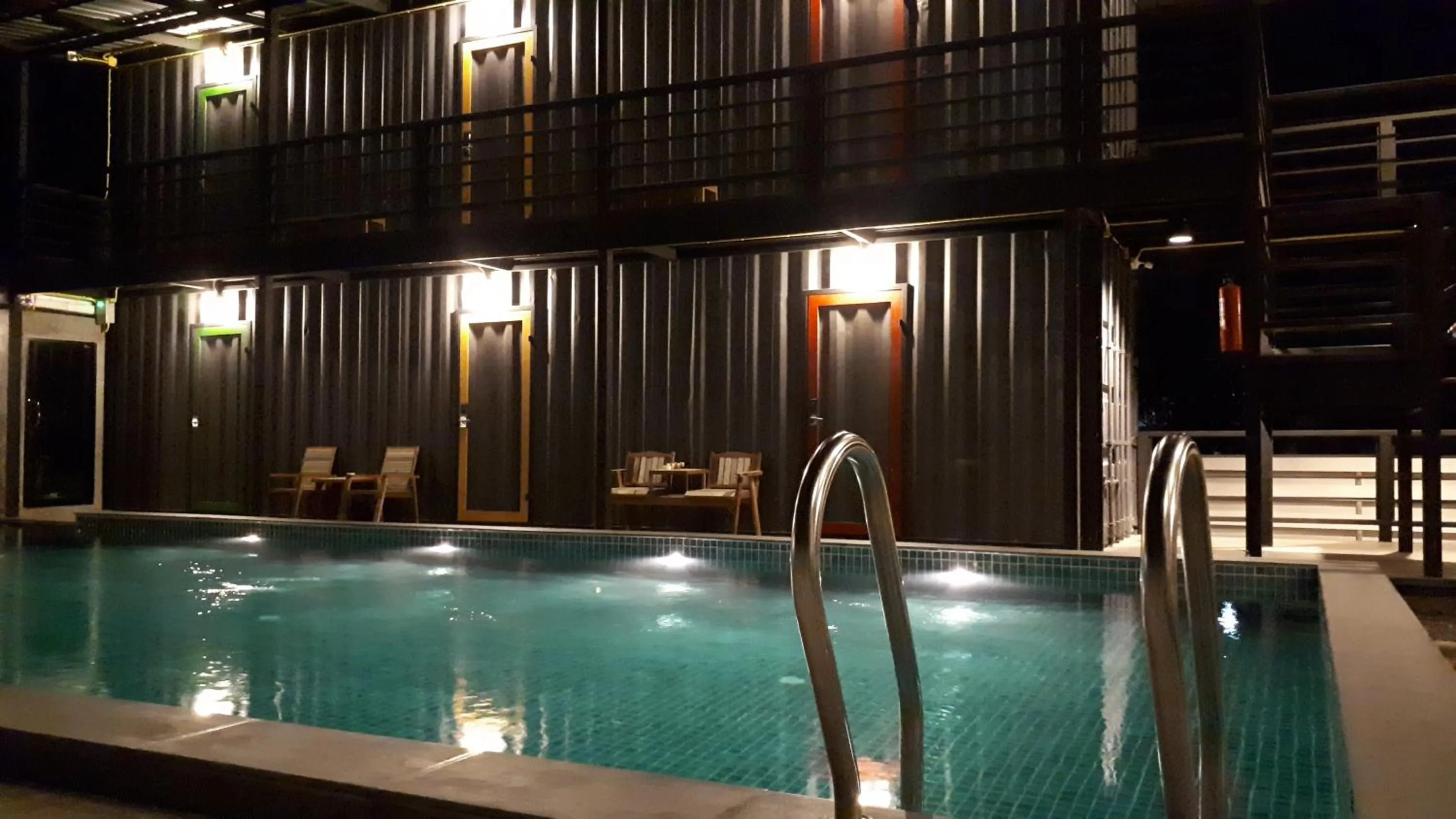 Swimming pool in Na-tub Hostel