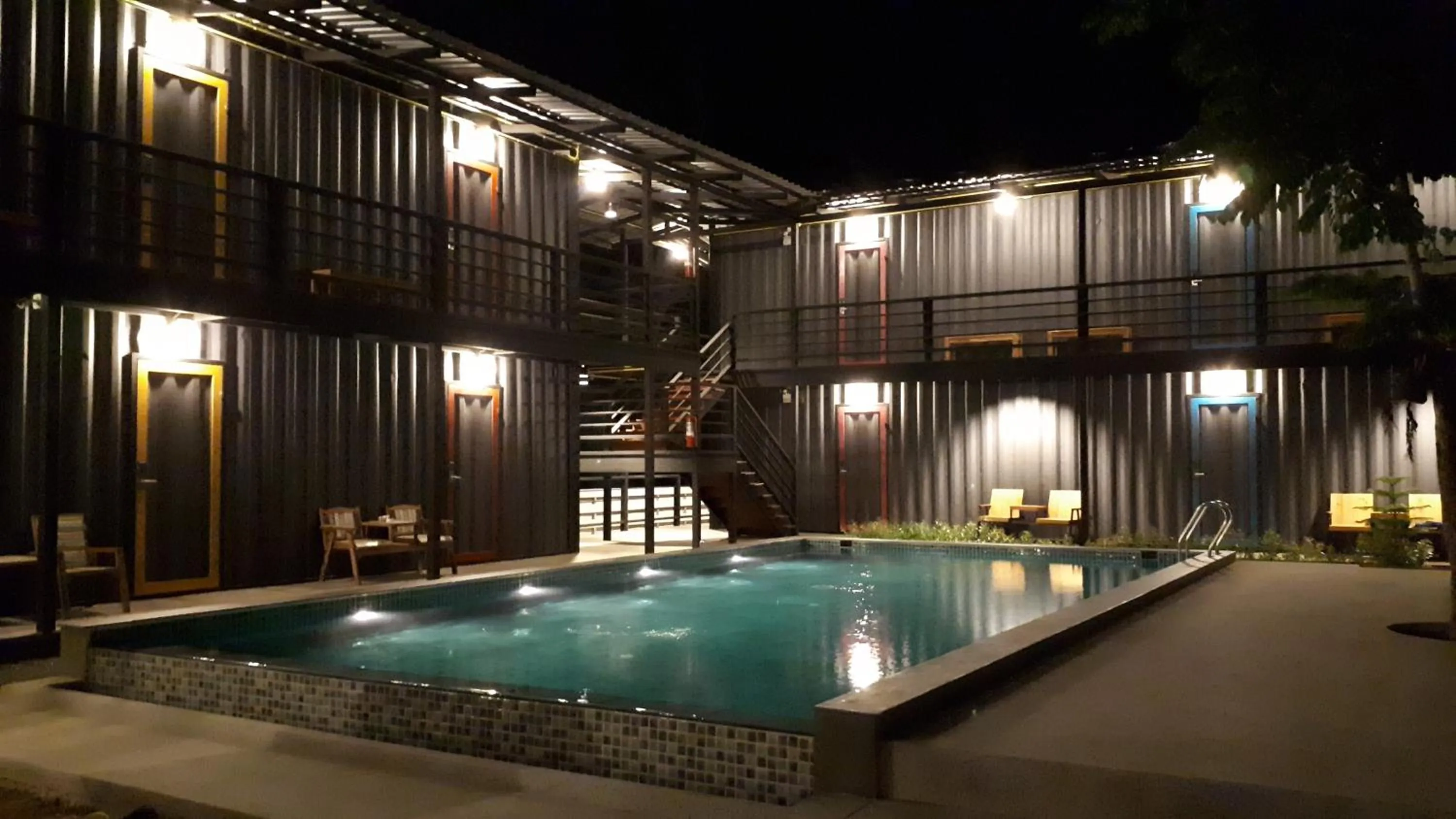 Swimming pool in Na-tub Hostel