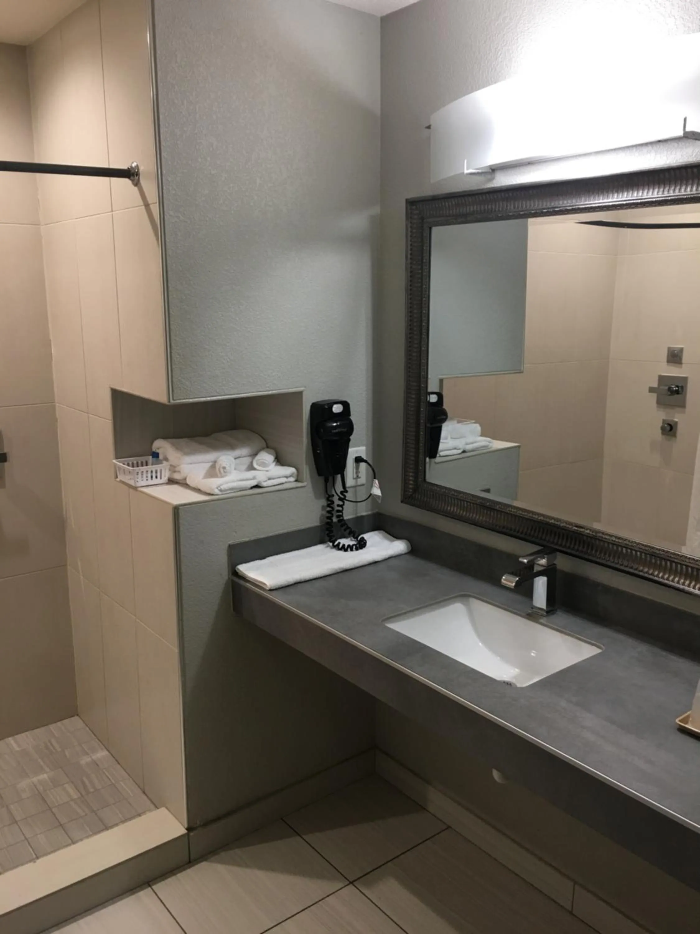 Bathroom in Crystal Inn