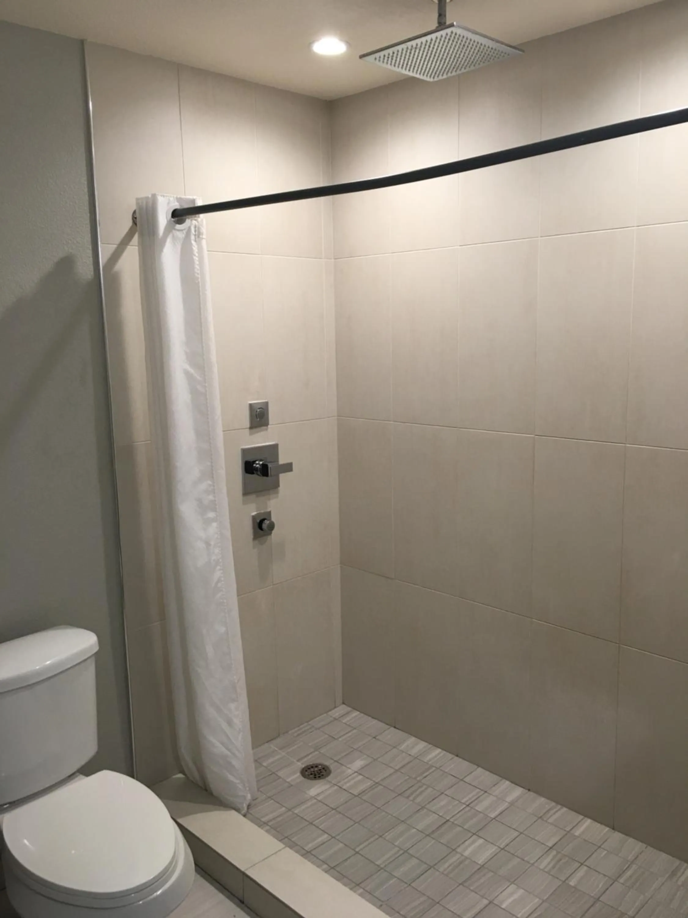 Shower in Crystal Inn