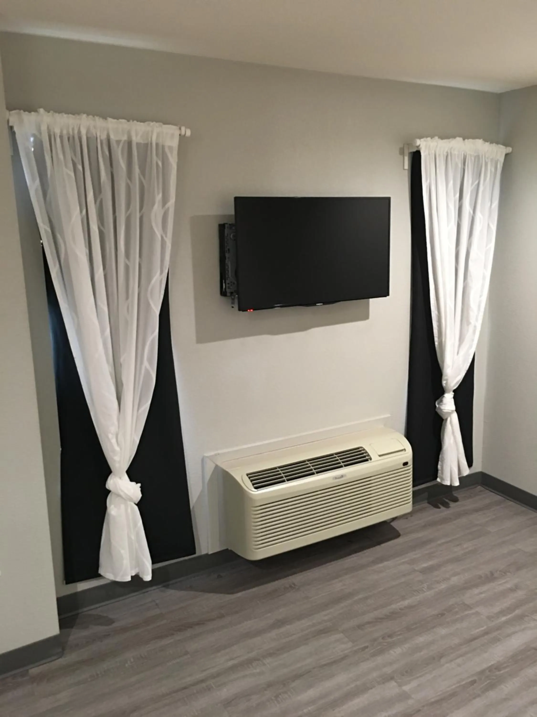 TV and multimedia in Crystal Inn