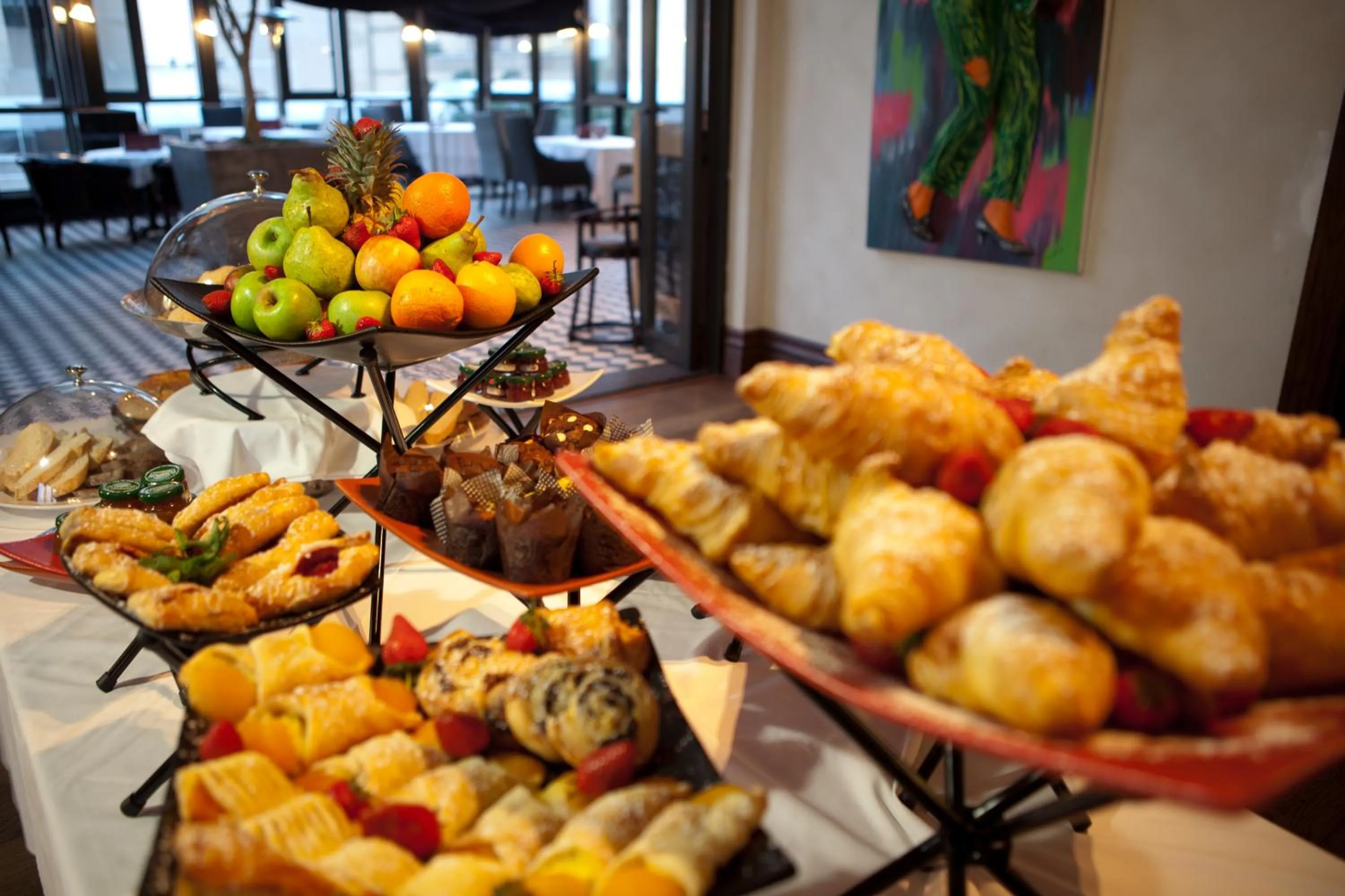 Restaurant/places to eat in DAVINCI Suites