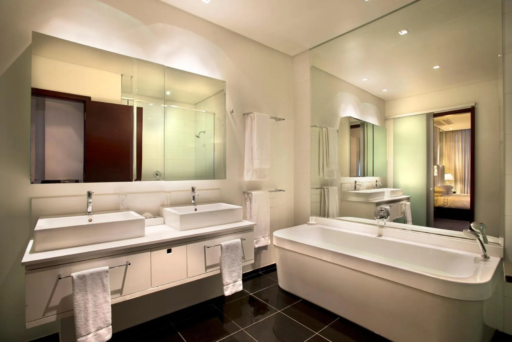 Shower in DAVINCI Suites