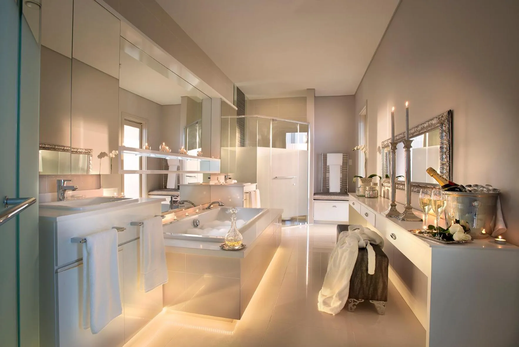 Bathroom in DAVINCI Suites