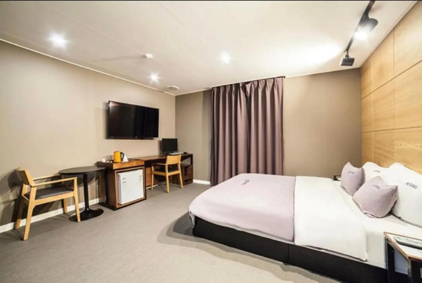 Photo of the whole room, Bed in Busan Station Dino Hotel