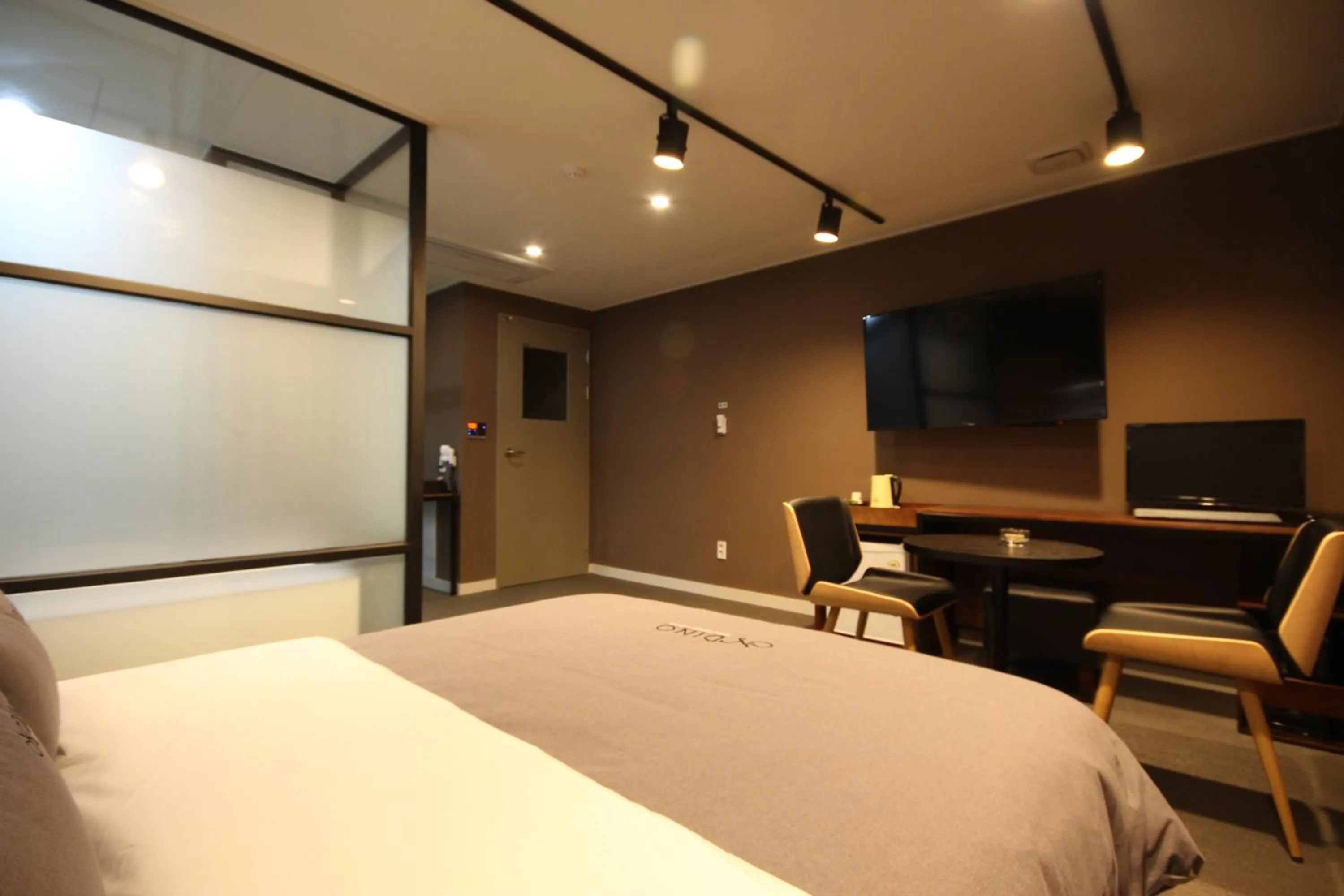 Decorative detail, Bed in Busan Station Dino Hotel