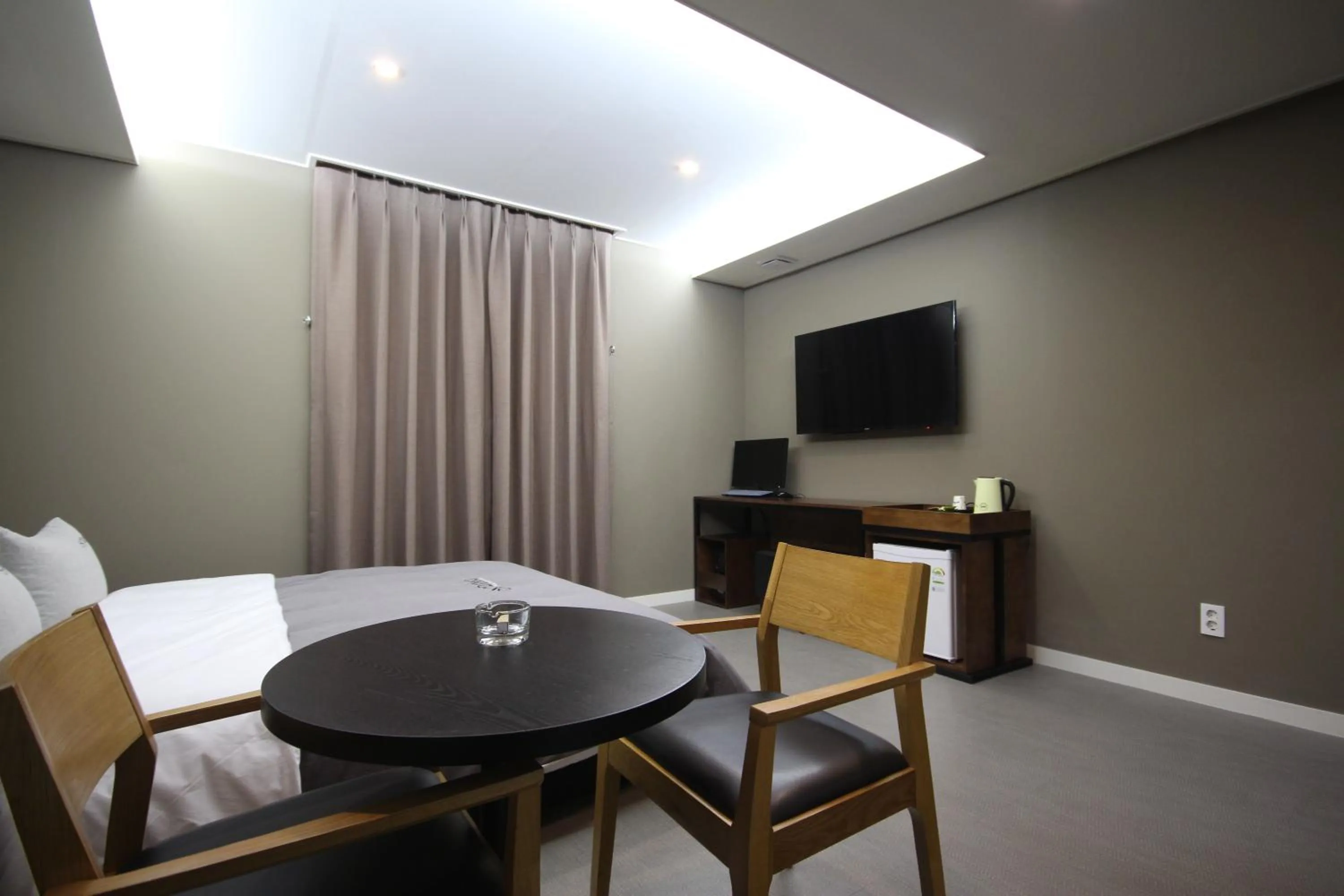 TV and multimedia in Busan Station Dino Hotel